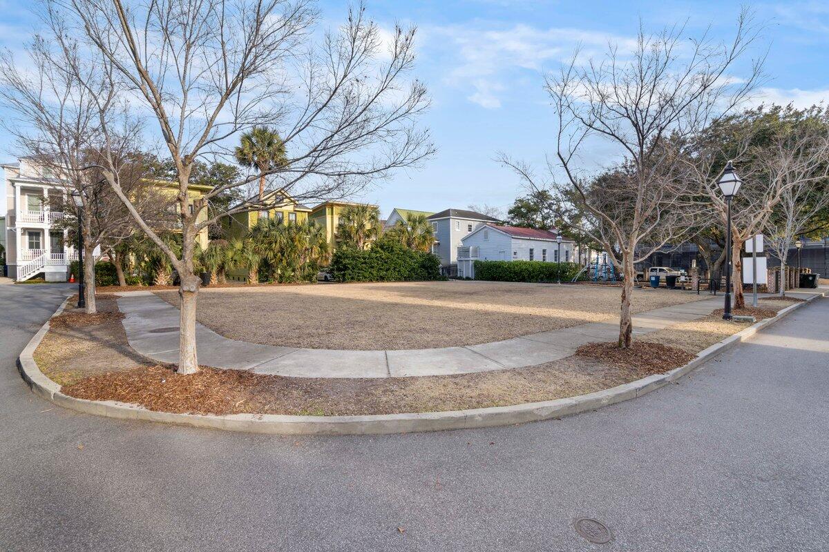 28 Dereef Court