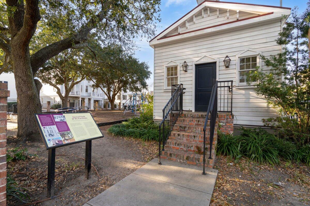 28 Dereef Court