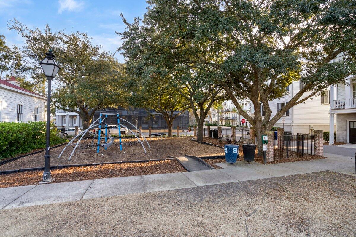 28 Dereef Court