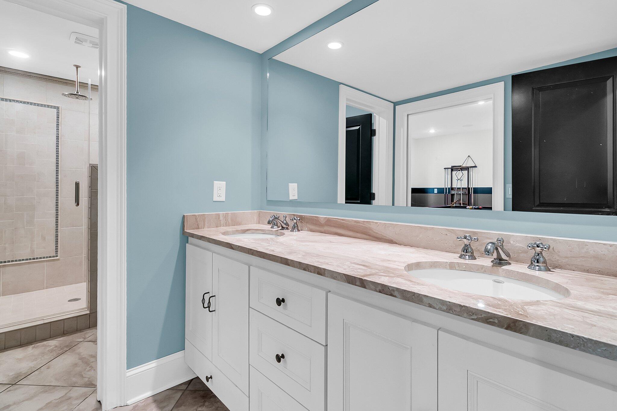 2777 Oak Manor Drive