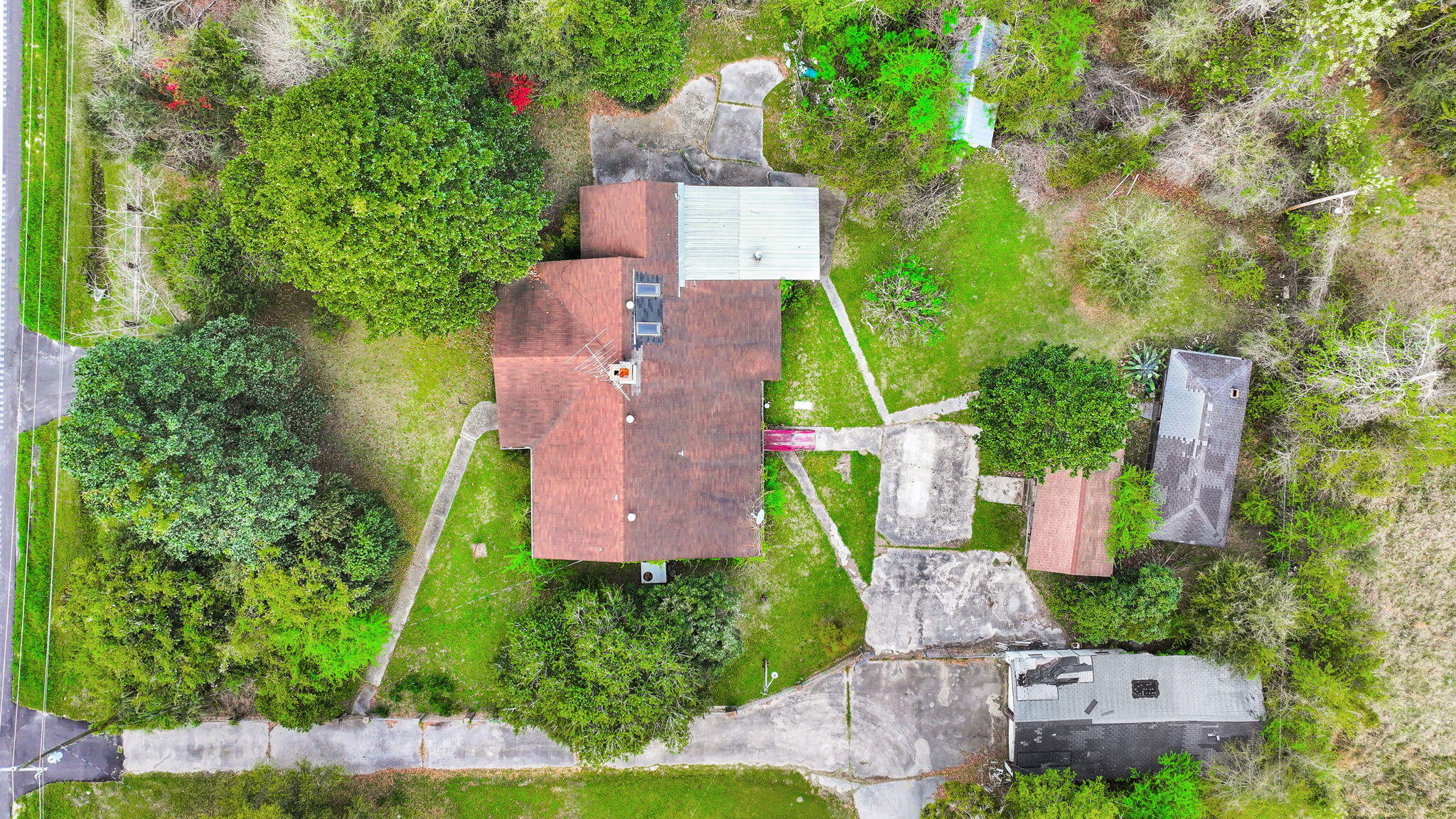 2080 Sniders Highway