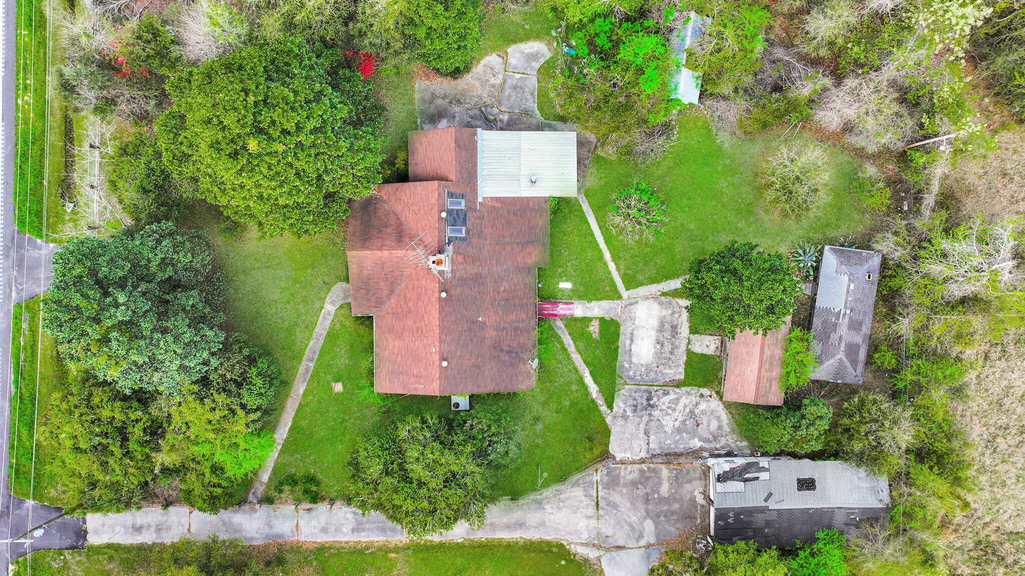 2080 Sniders Highway