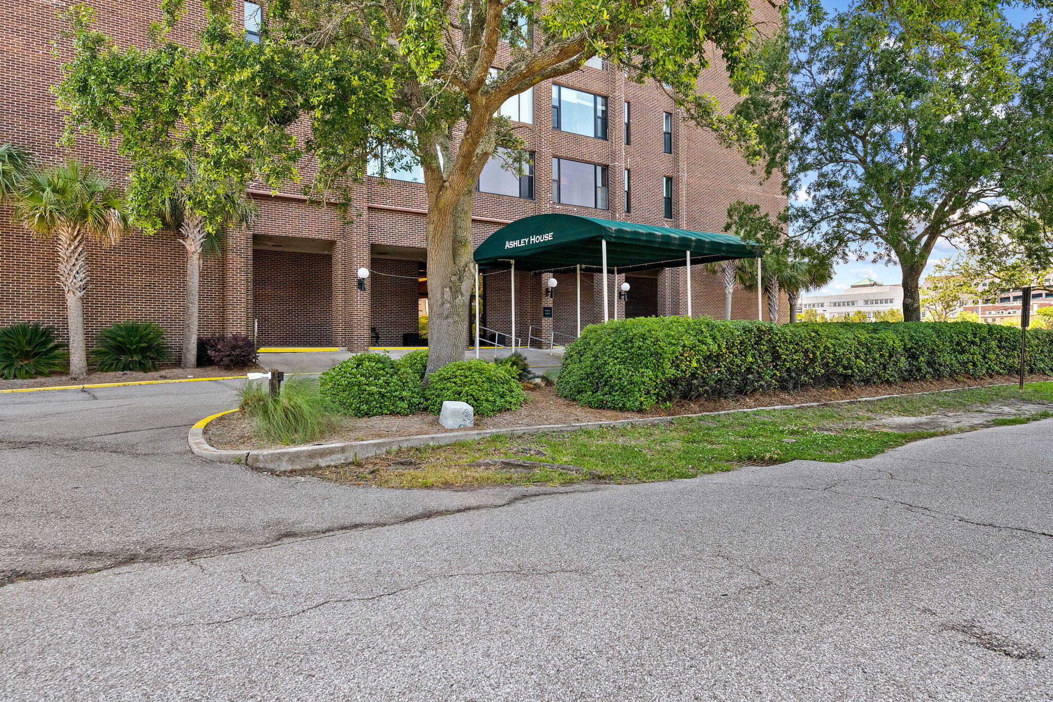 14 Lockwood Drive # 1c