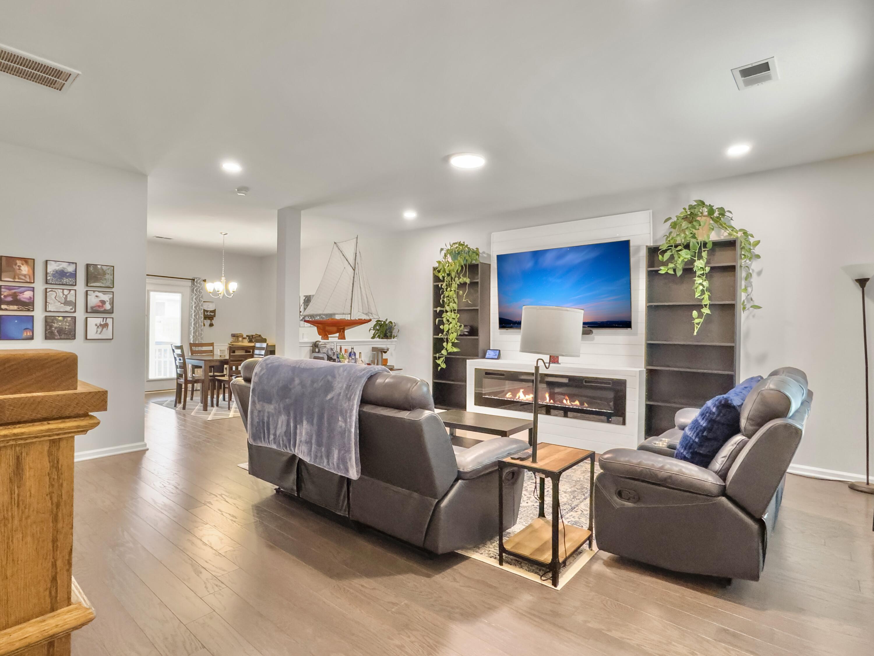 312 Silverdrop Street