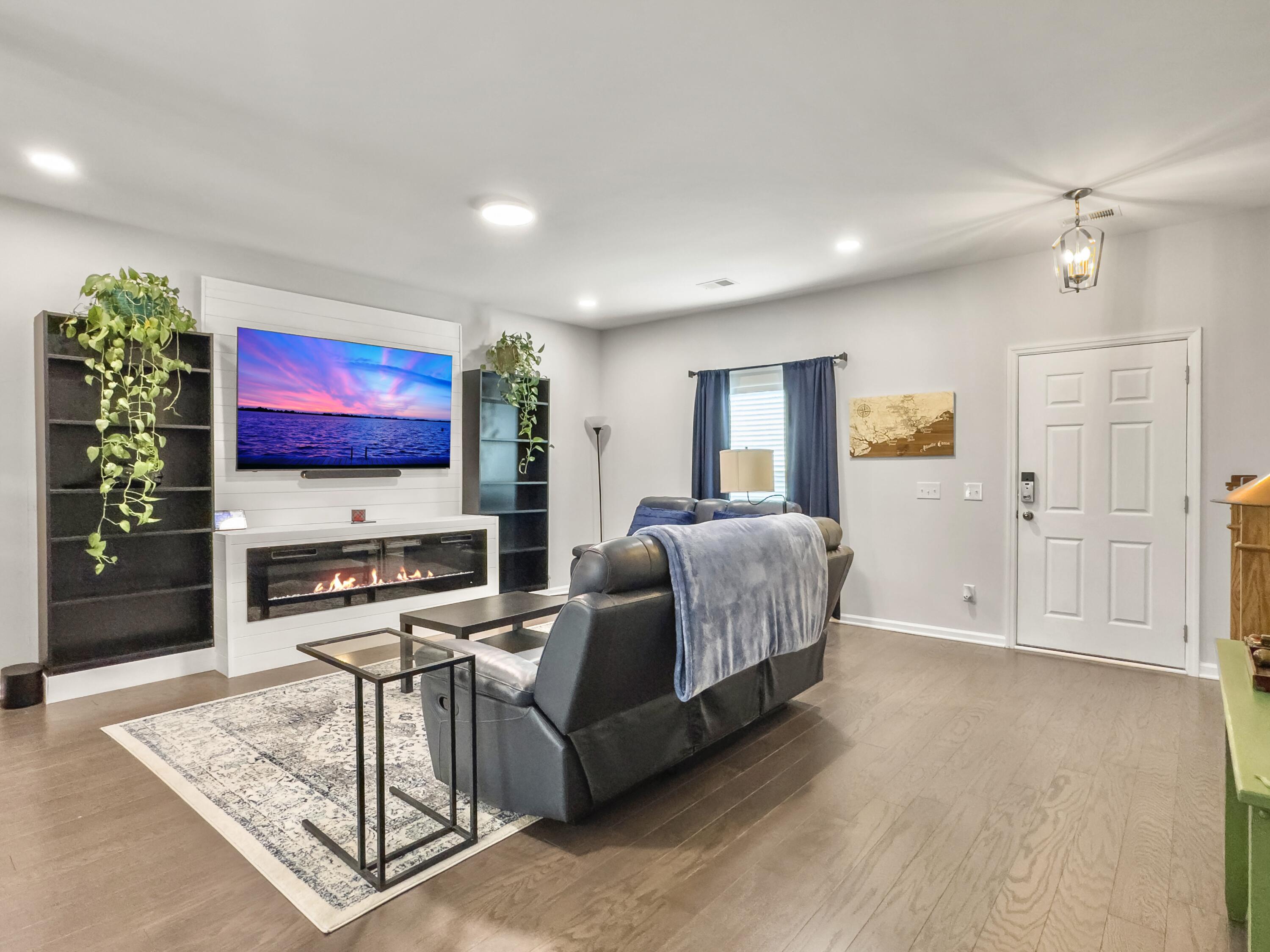 312 Silverdrop Street