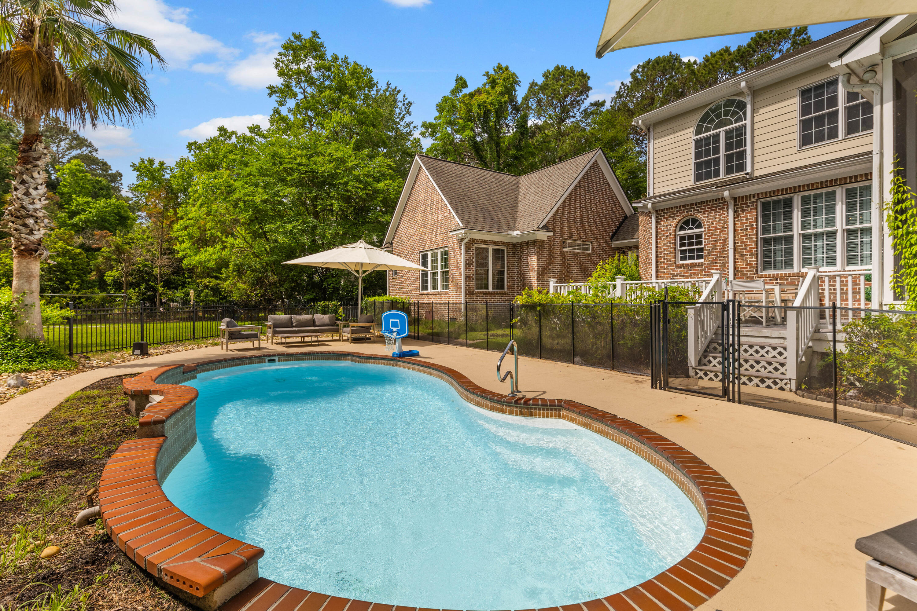 2221 Black Oak Court