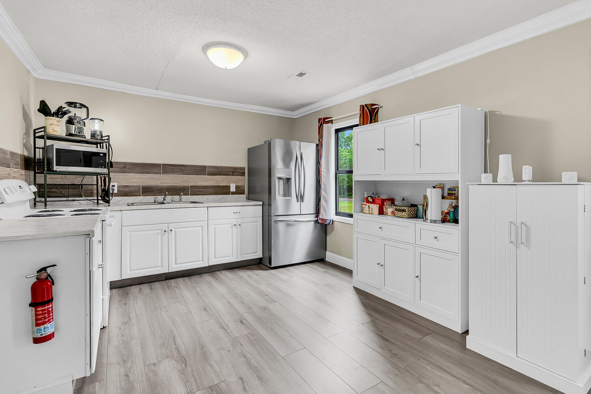 611 Murphy Bay Drive