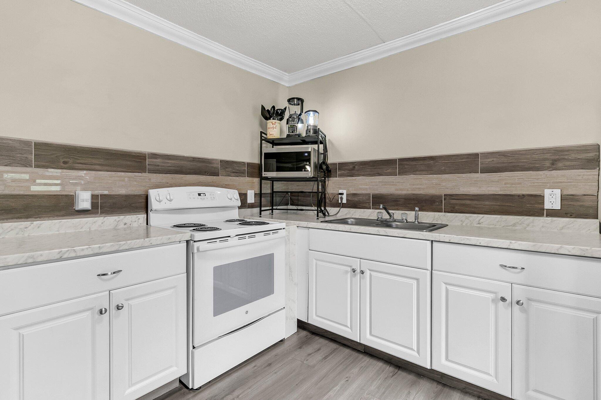 611 Murphy Bay Drive