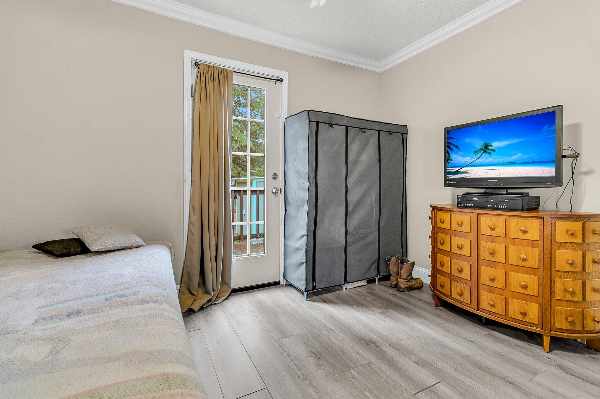 611 Murphy Bay Drive