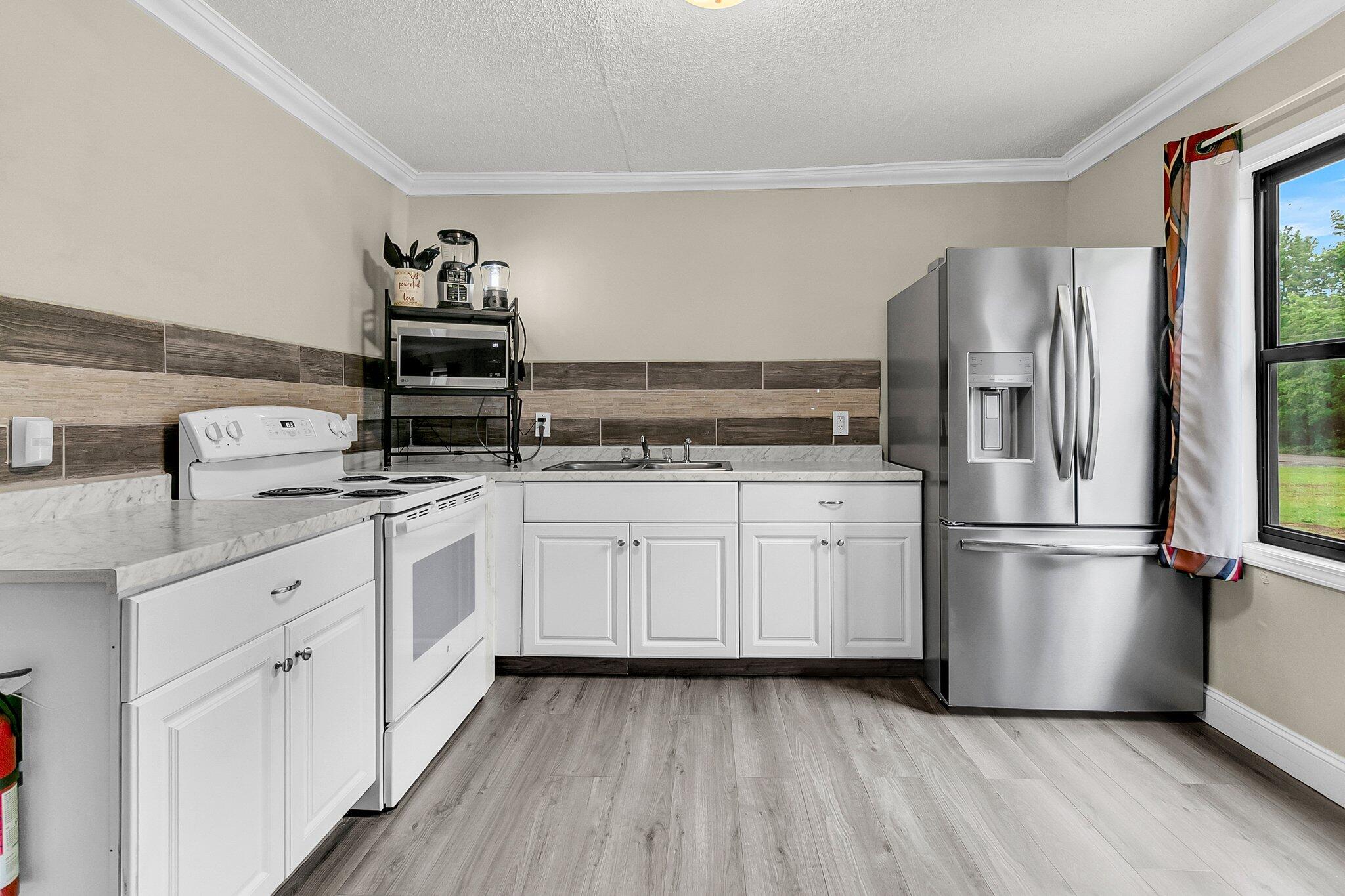 611 Murphy Bay Drive