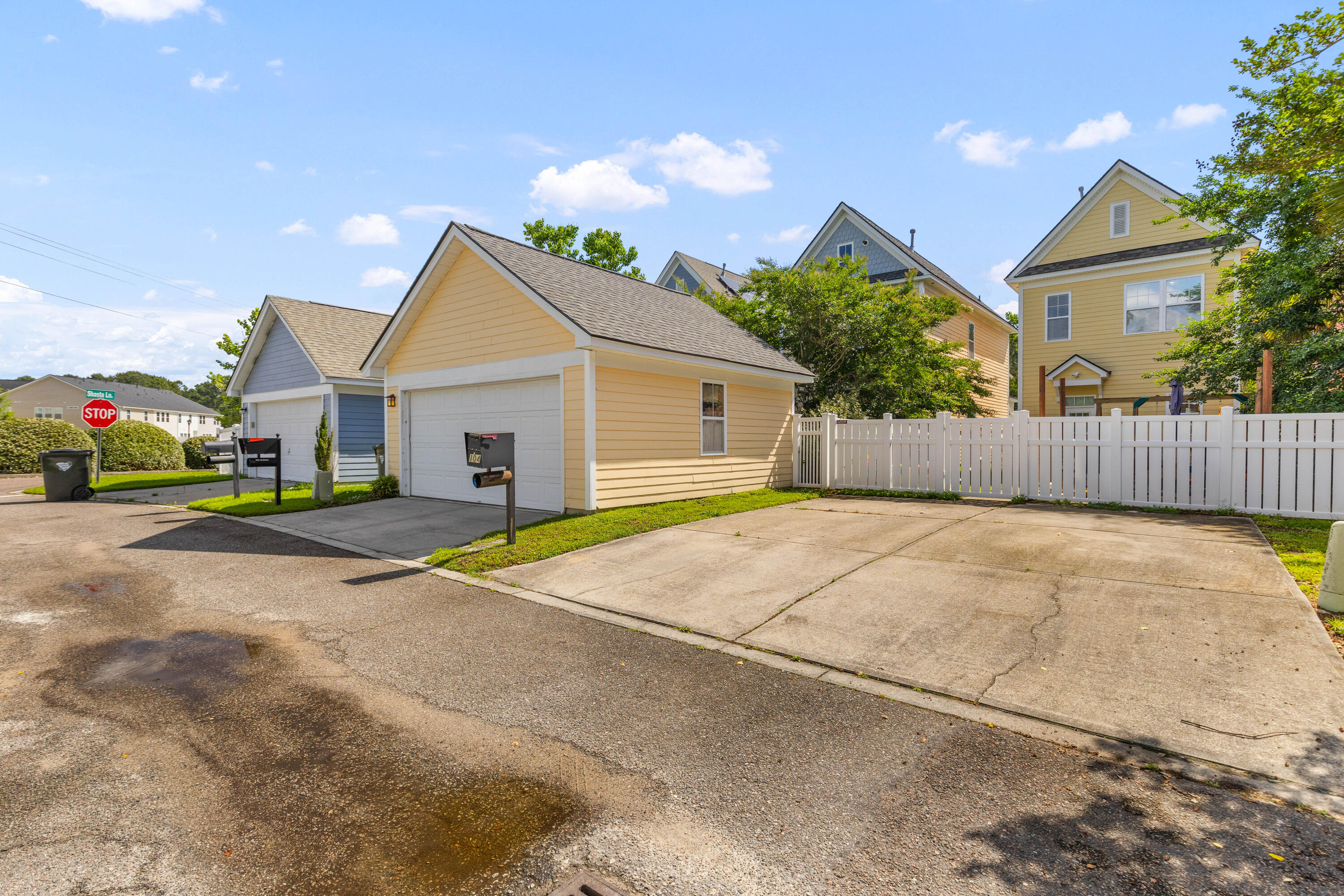 104 Hyacinth Street