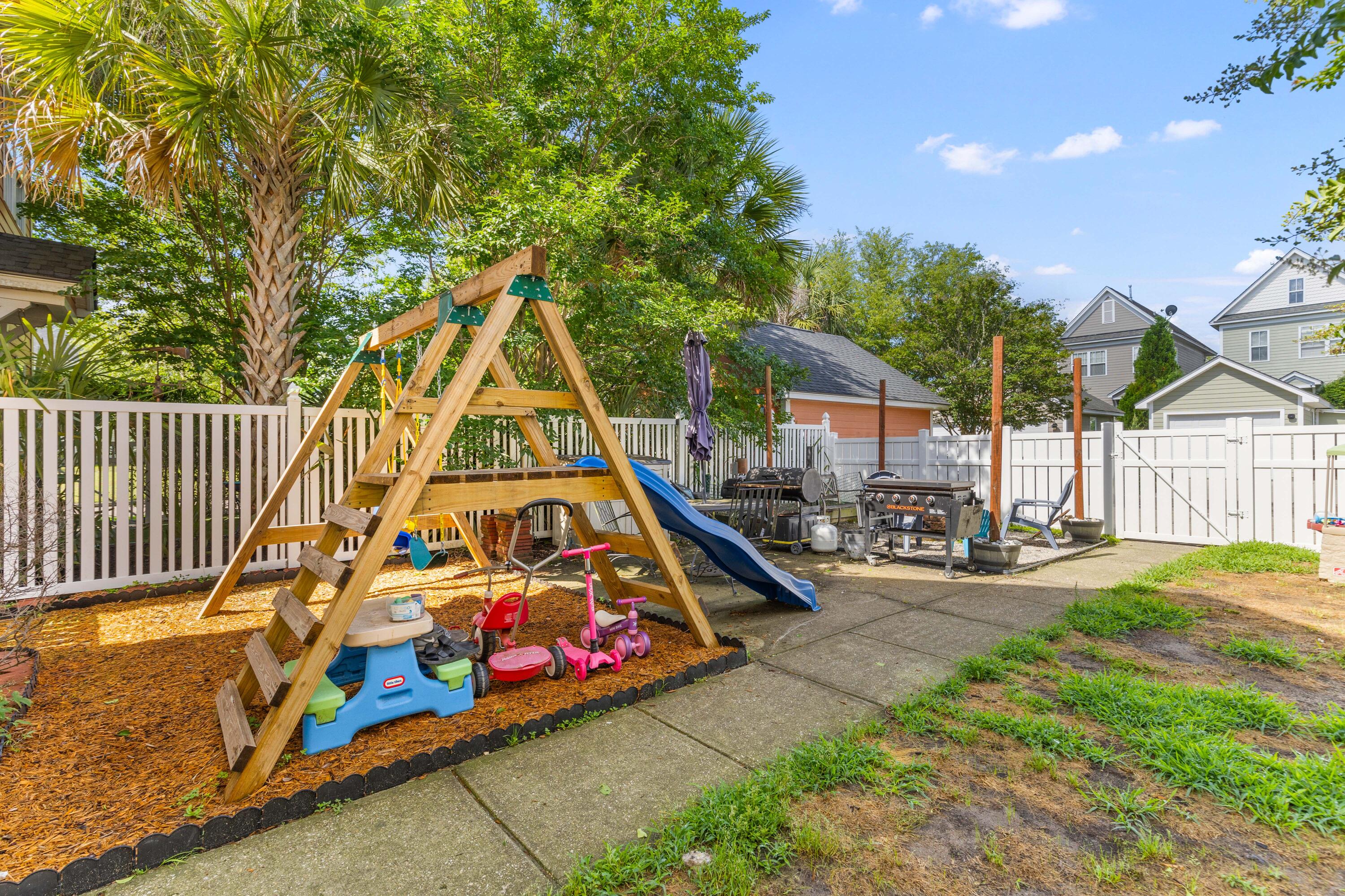 104 Hyacinth Street