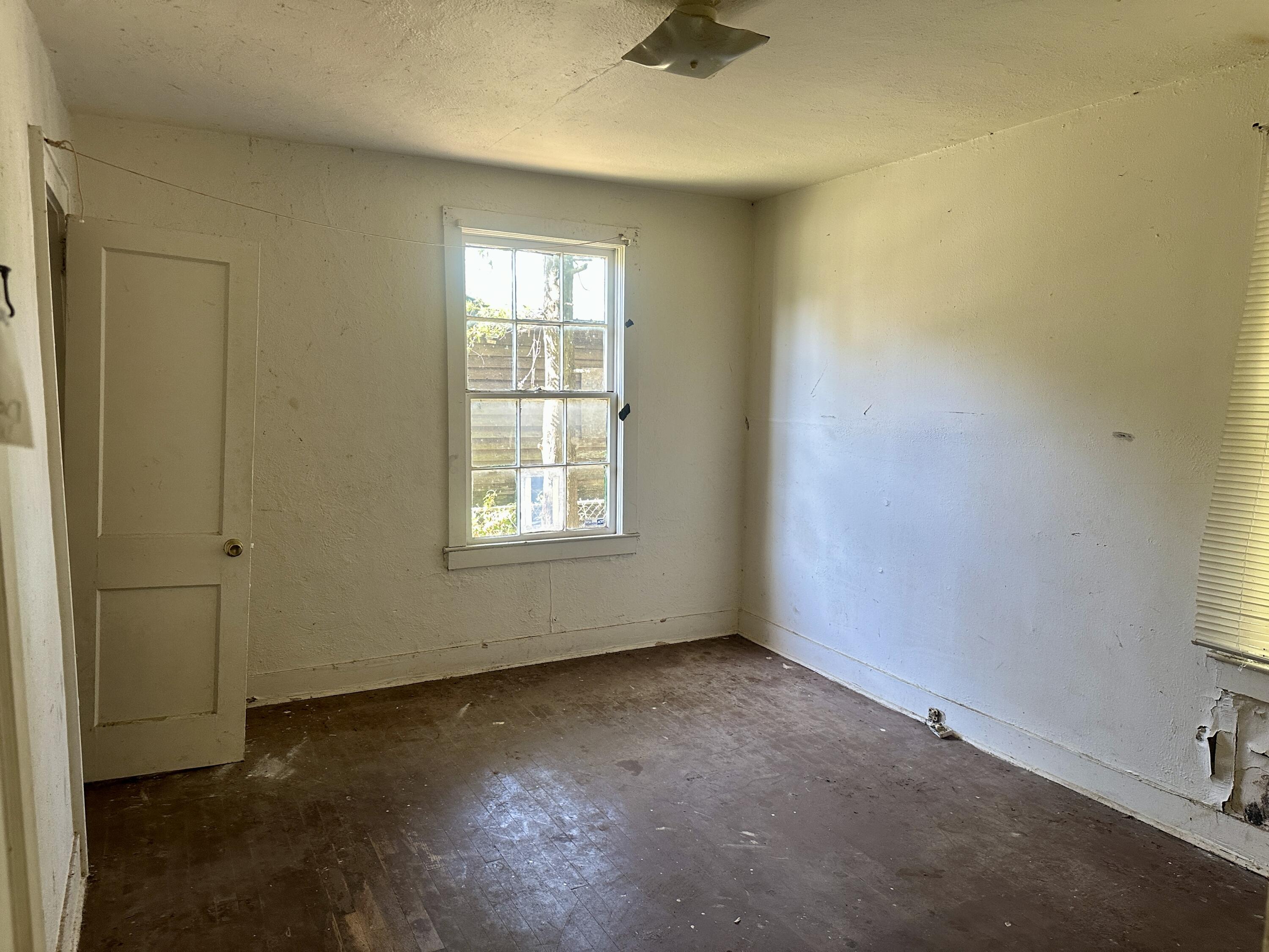 2738 W Surrey Drive