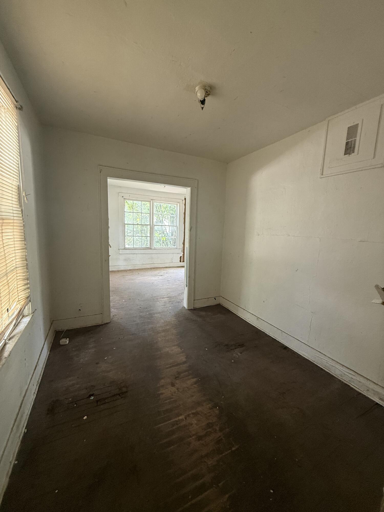 2738 W Surrey Drive
