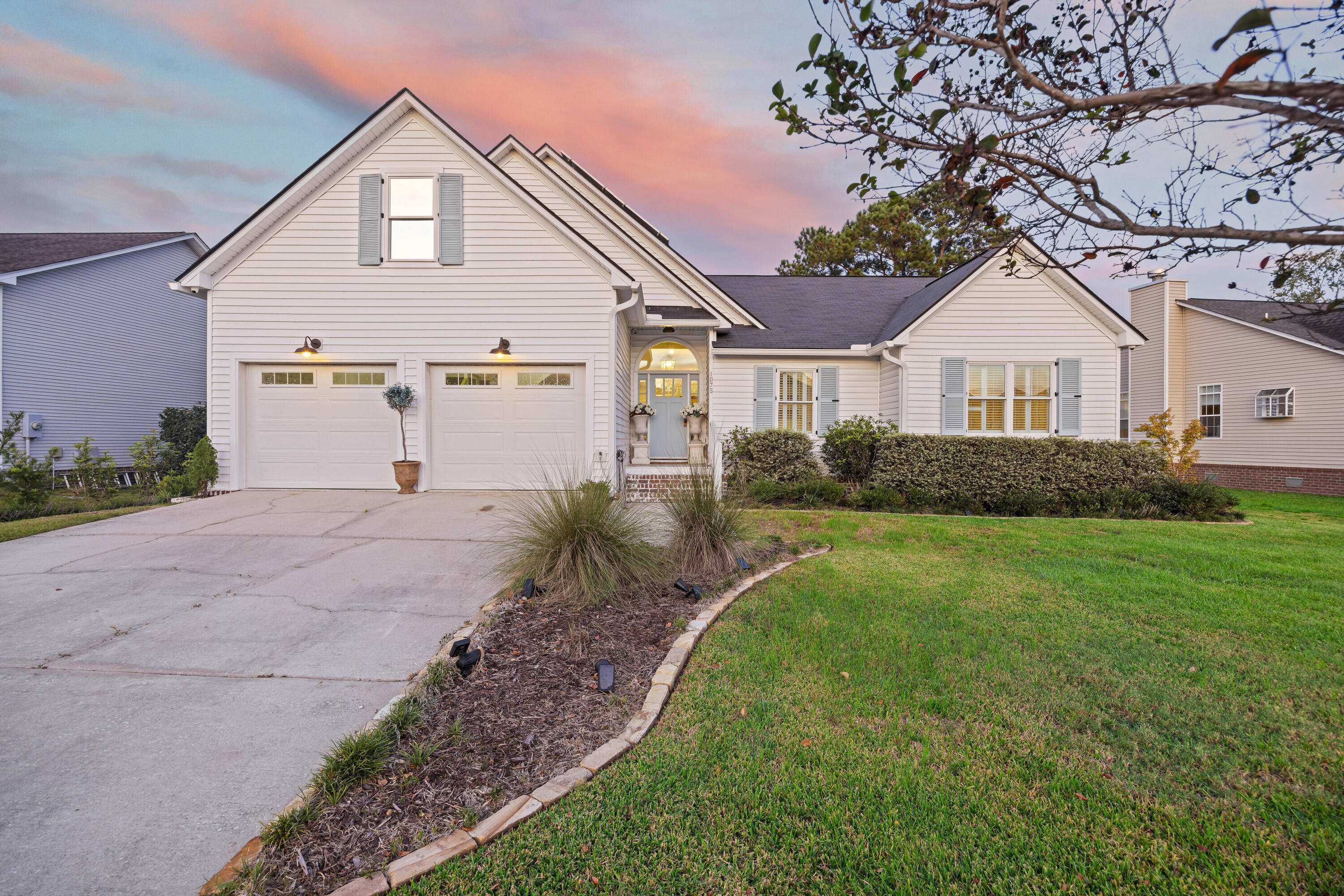 1075 Wayfarer Lane