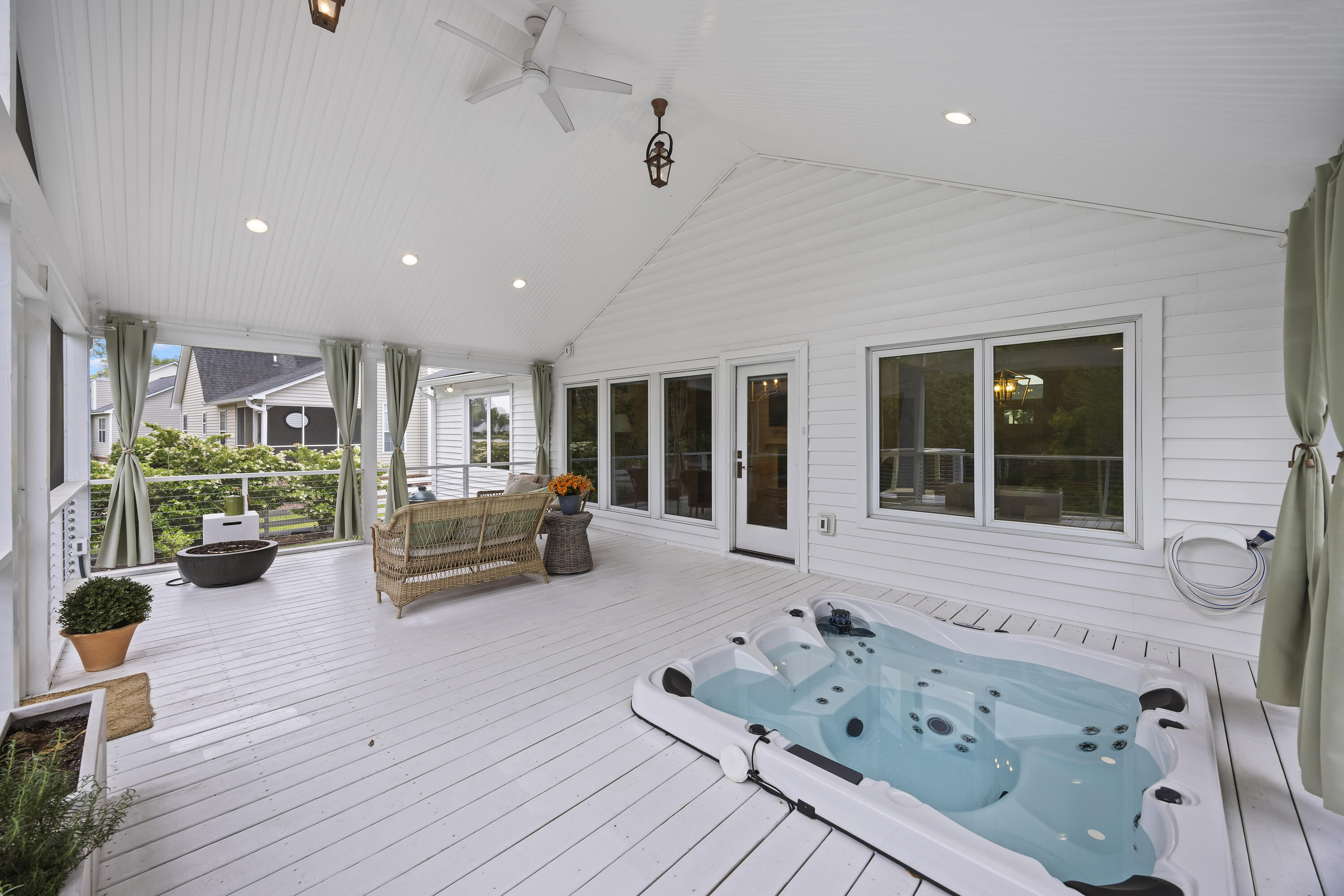 1075 Wayfarer Lane