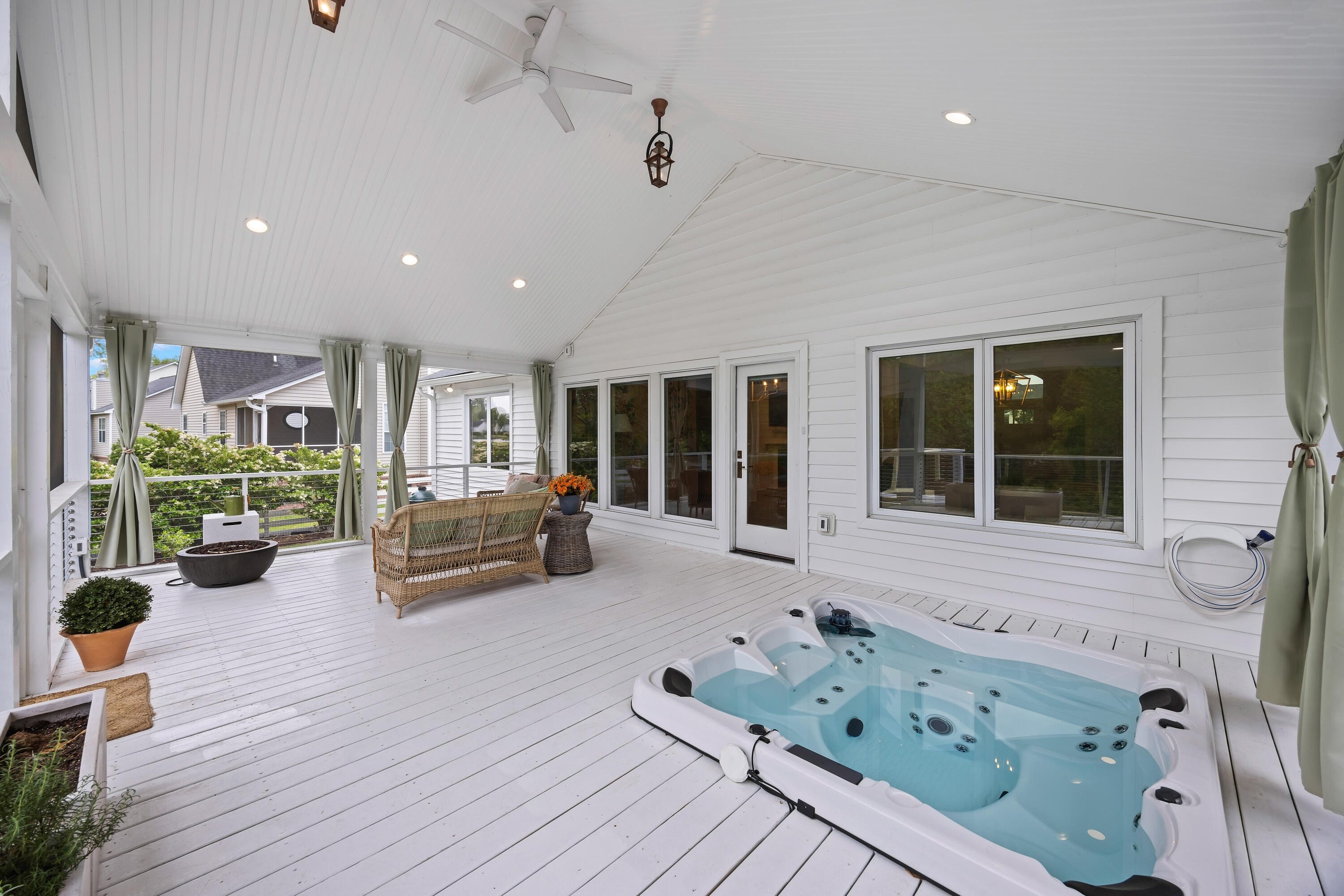 1075 Wayfarer Lane