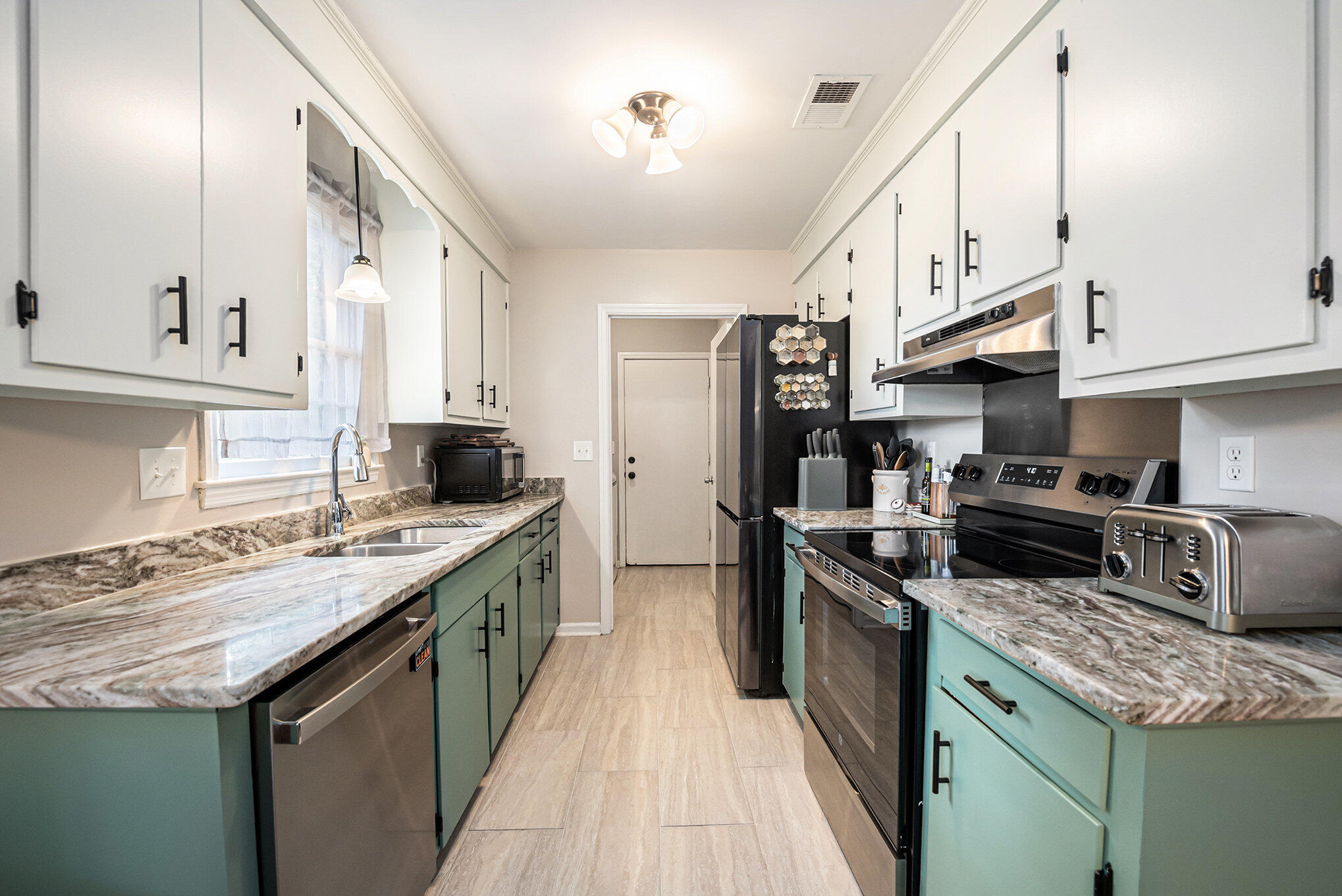 106 Highland Avenue, Summerville