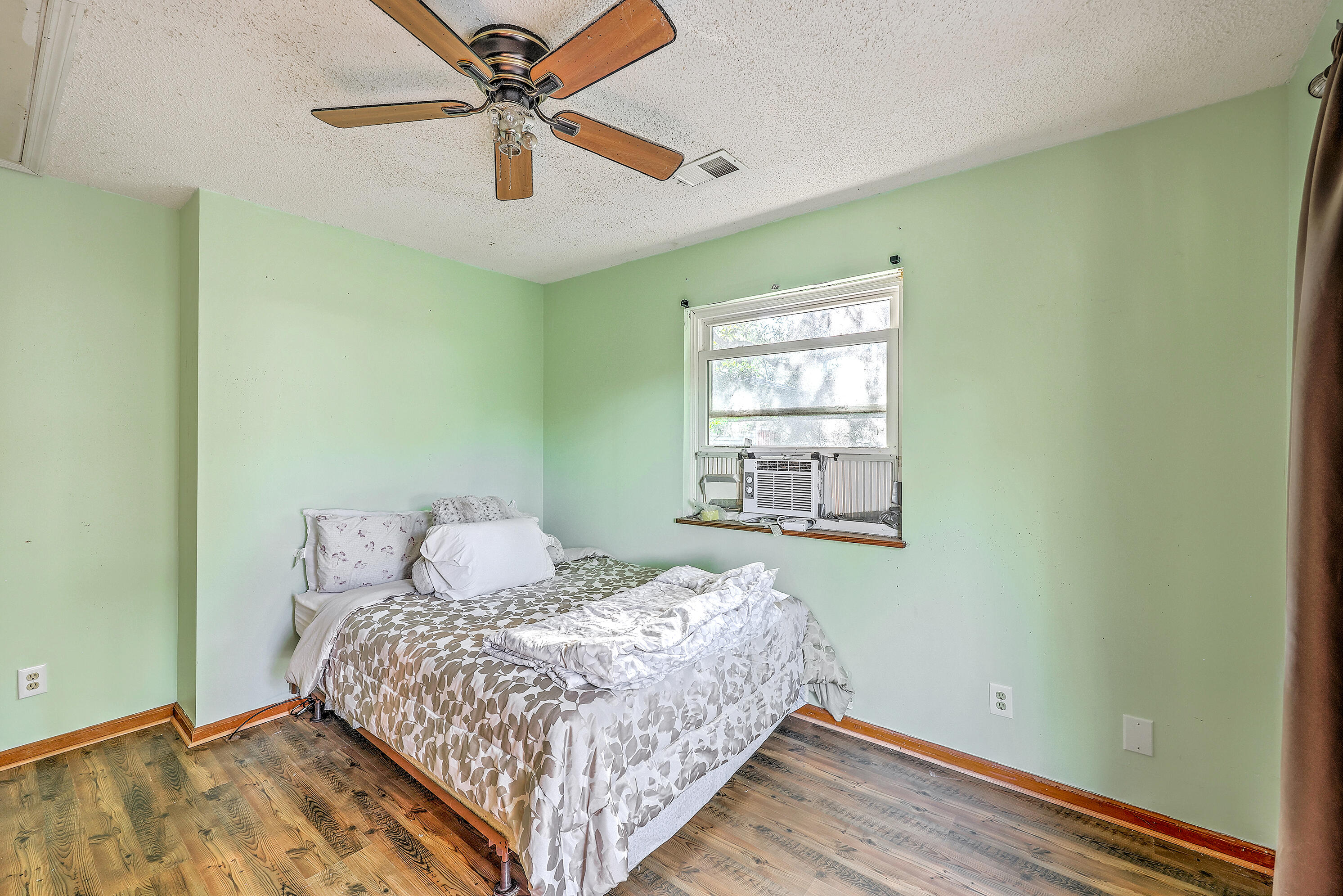 318 E Erie Avenue, Folly Beach