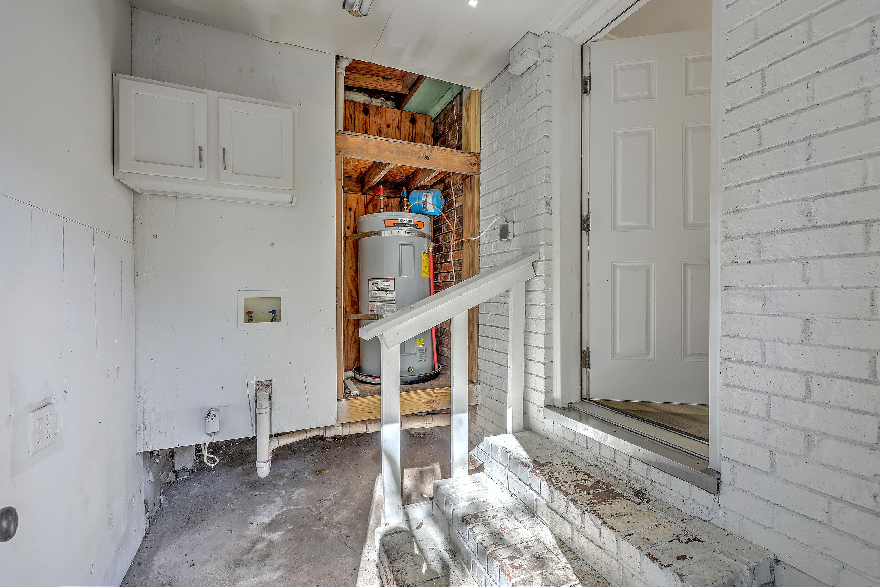 7629 Pinehurst Street