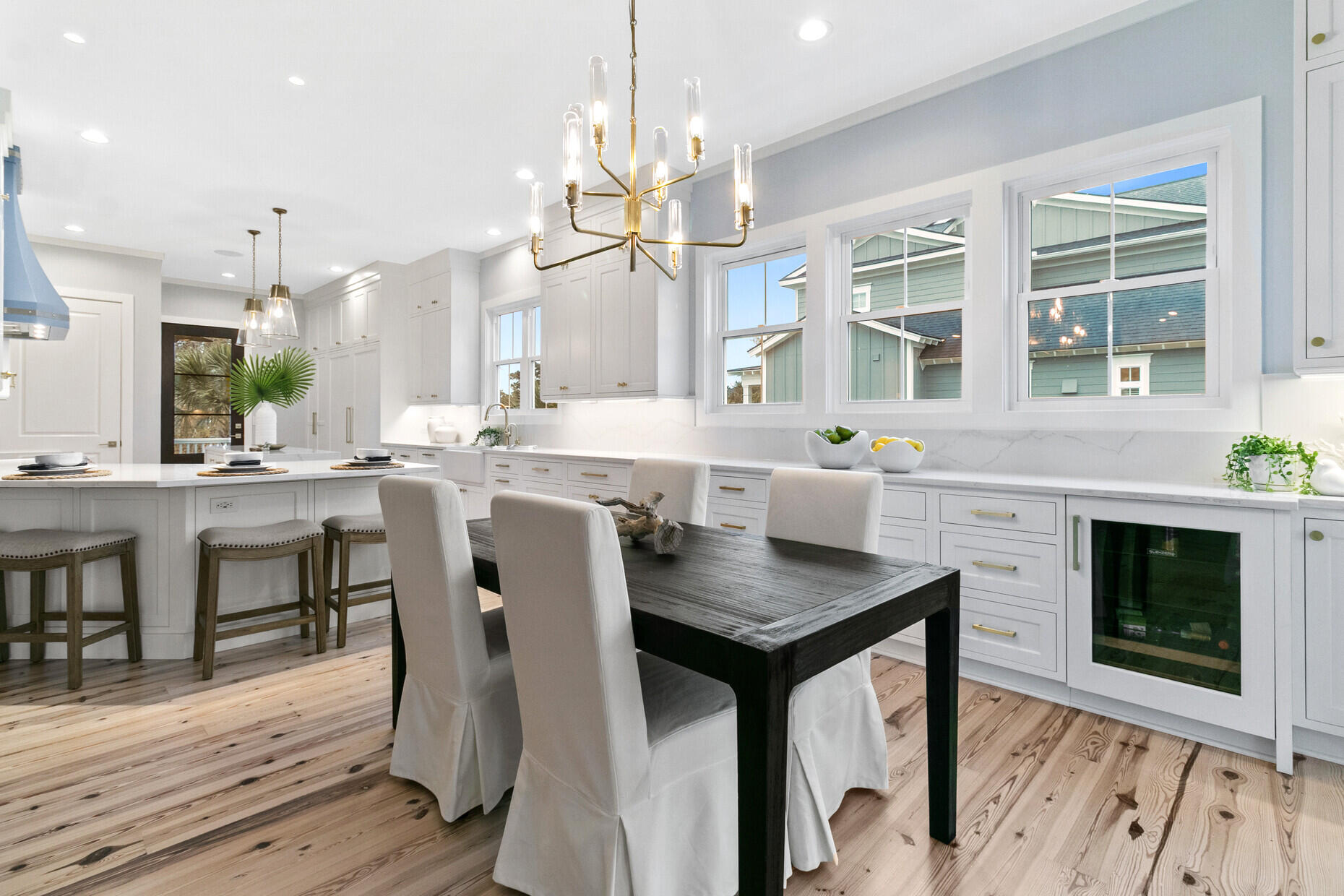 2777 Oak Manor Drive