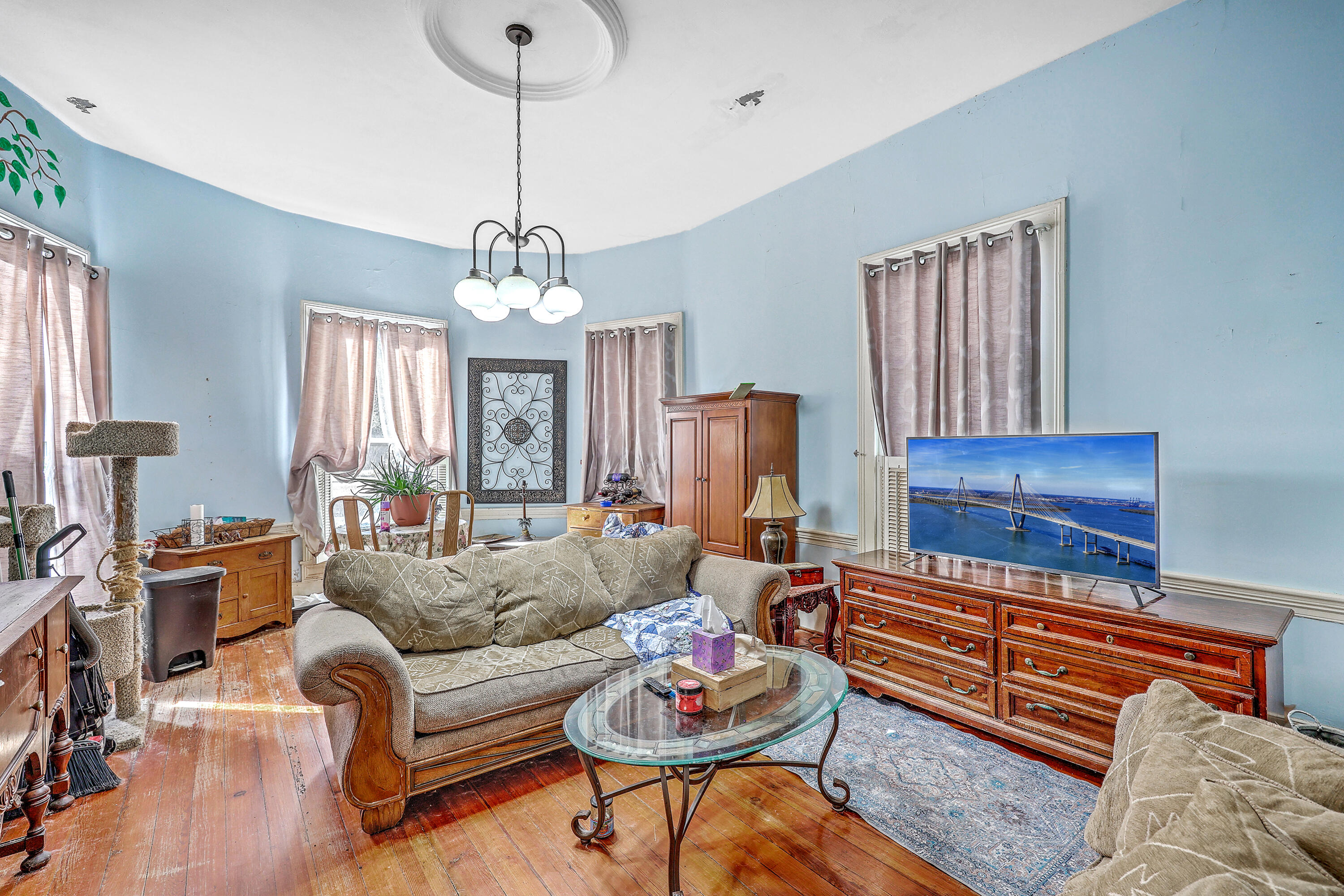 108 NW Railroad Avenue