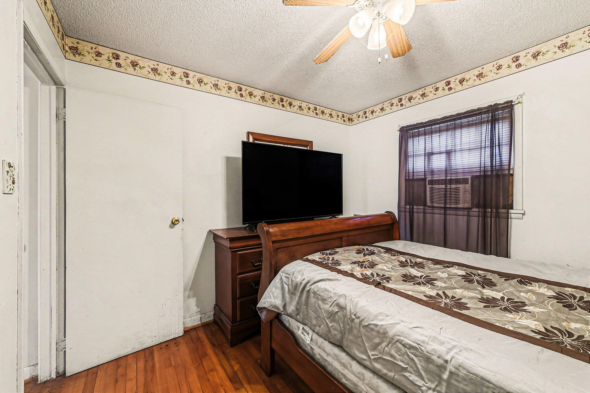 3358 Mountainbrook Avenue