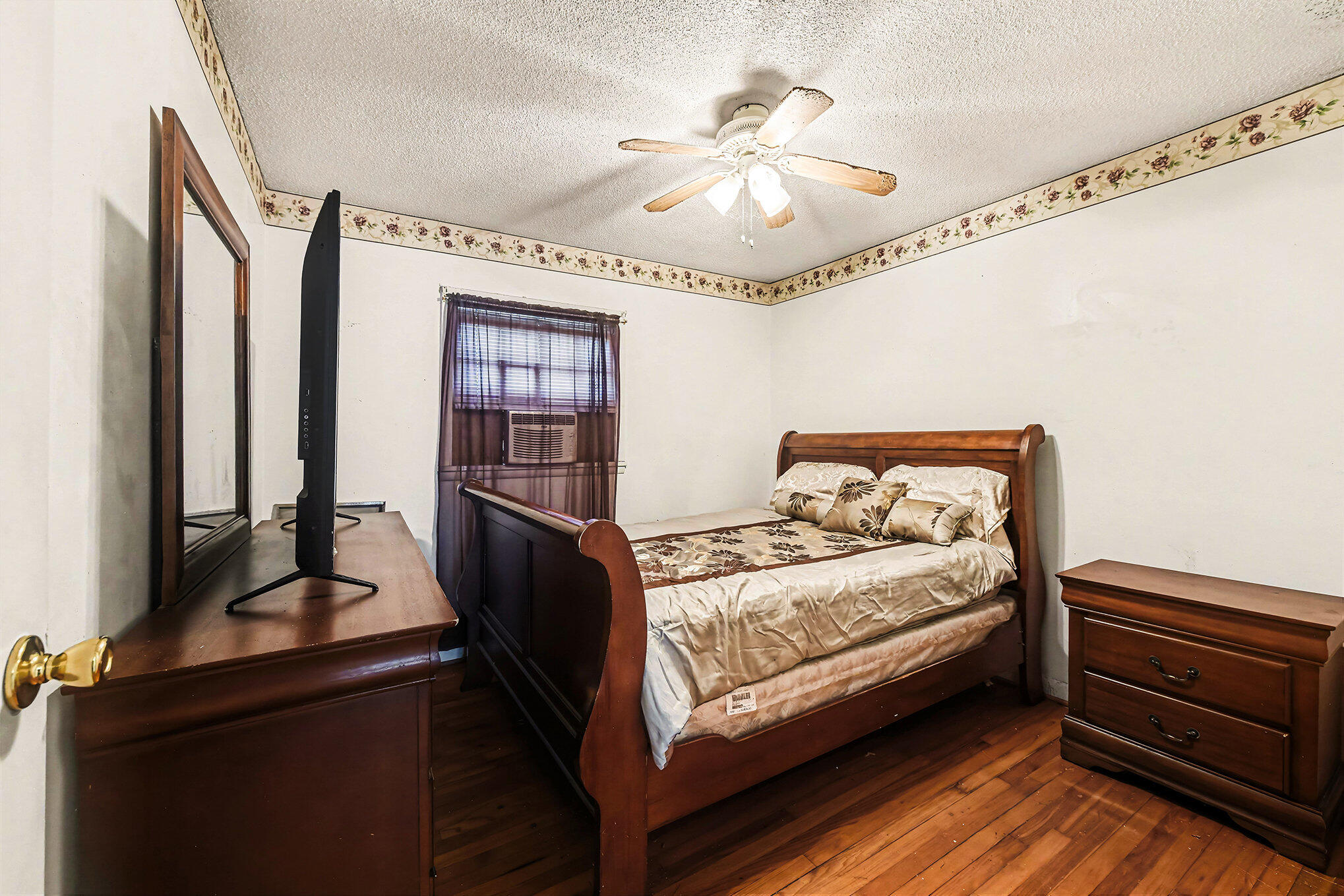 3358 Mountainbrook Avenue