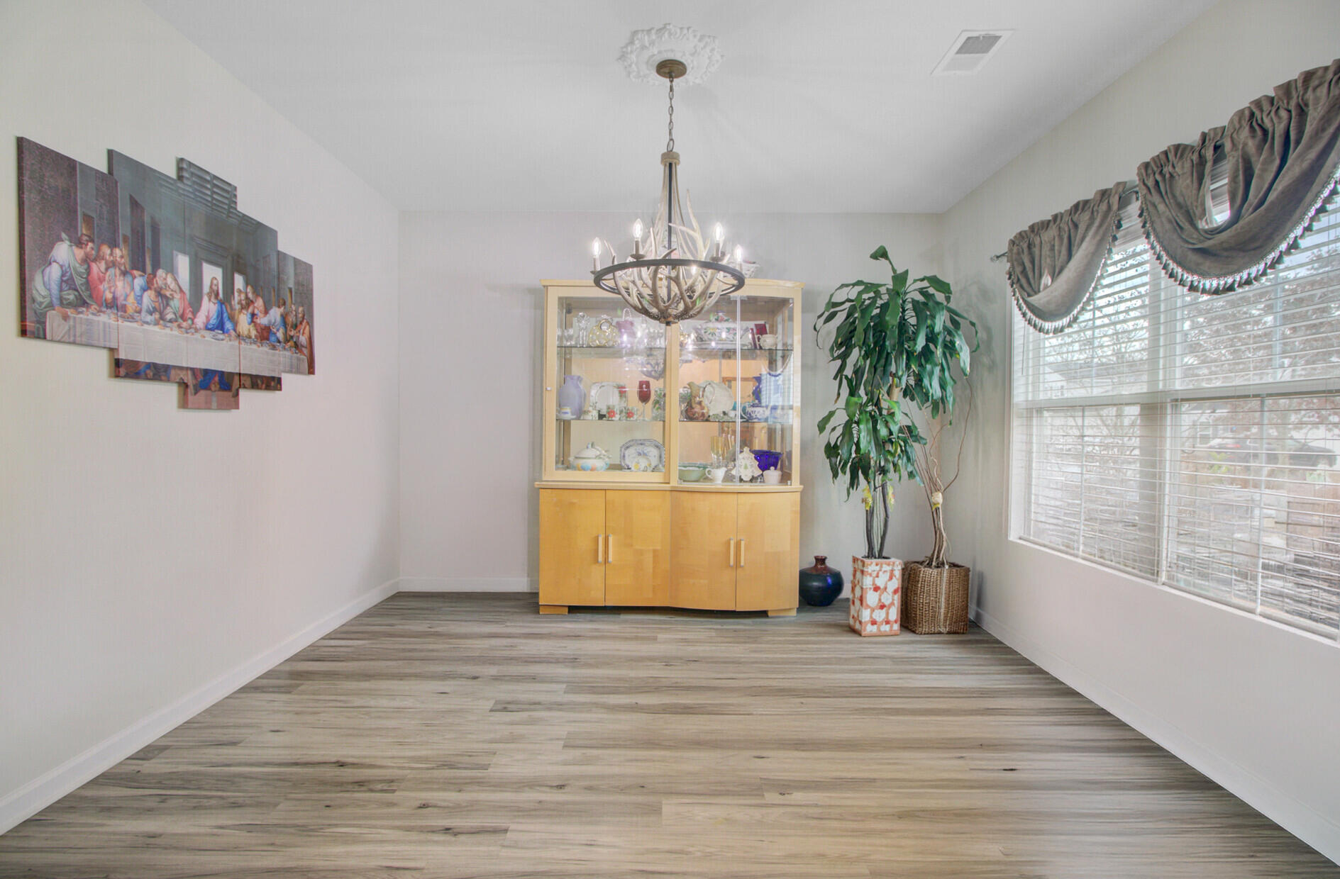 142 Clydesdale Circle