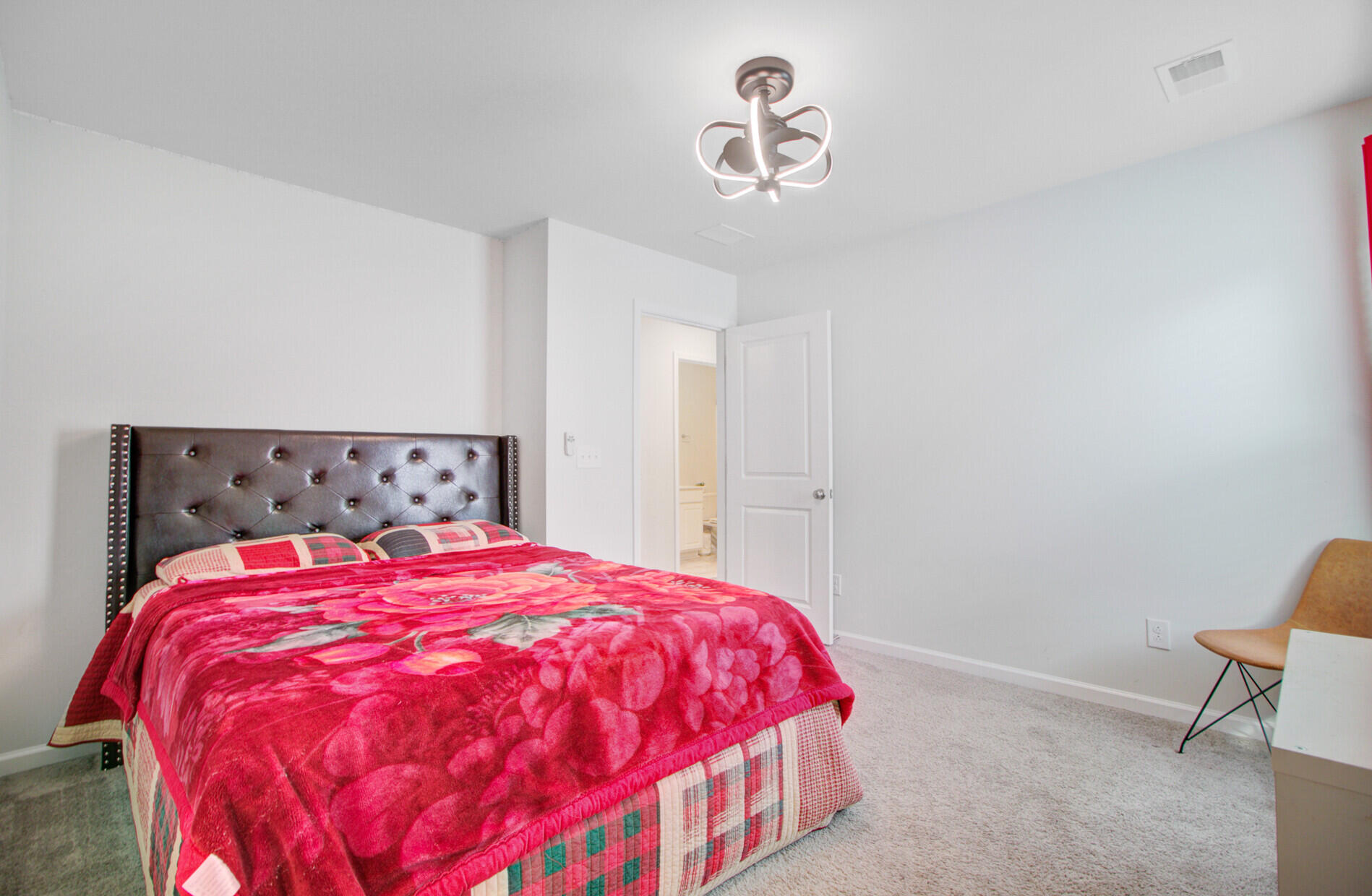 142 Clydesdale Circle