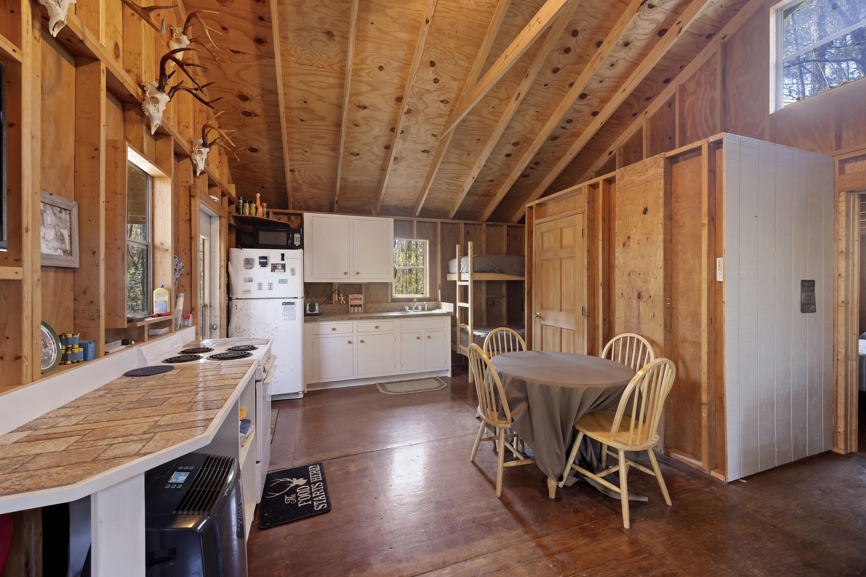 9168 Old Georgetown Road, McClellanville