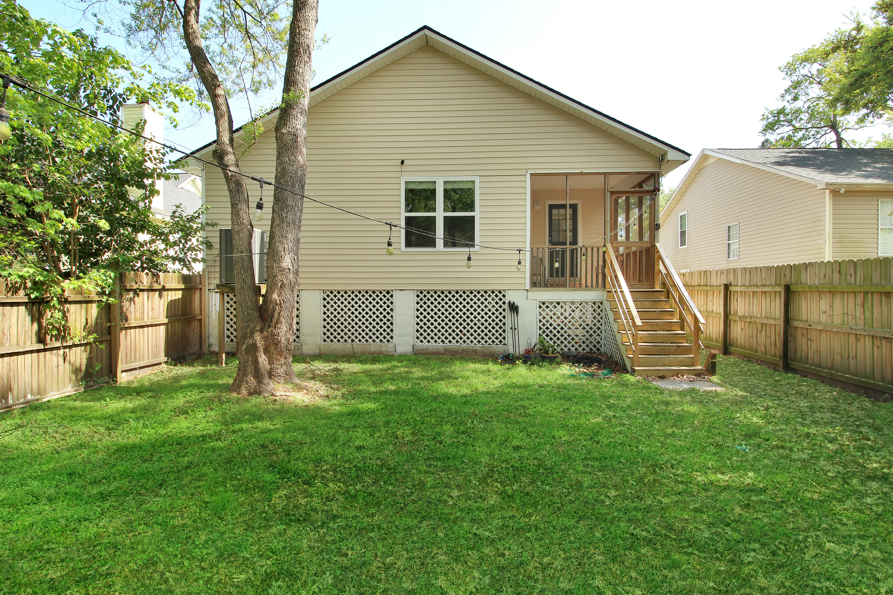 2104 Razorback Lane