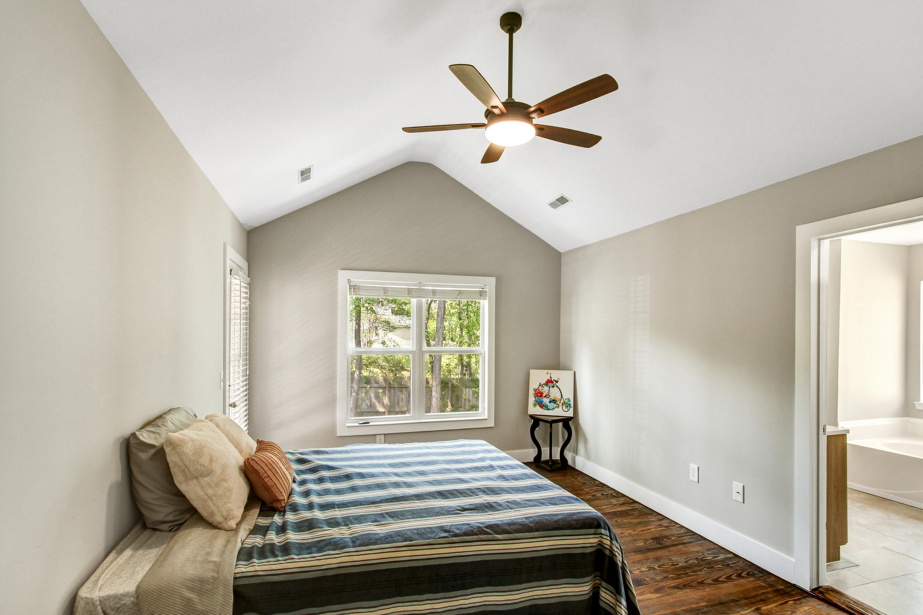2104 Razorback Lane