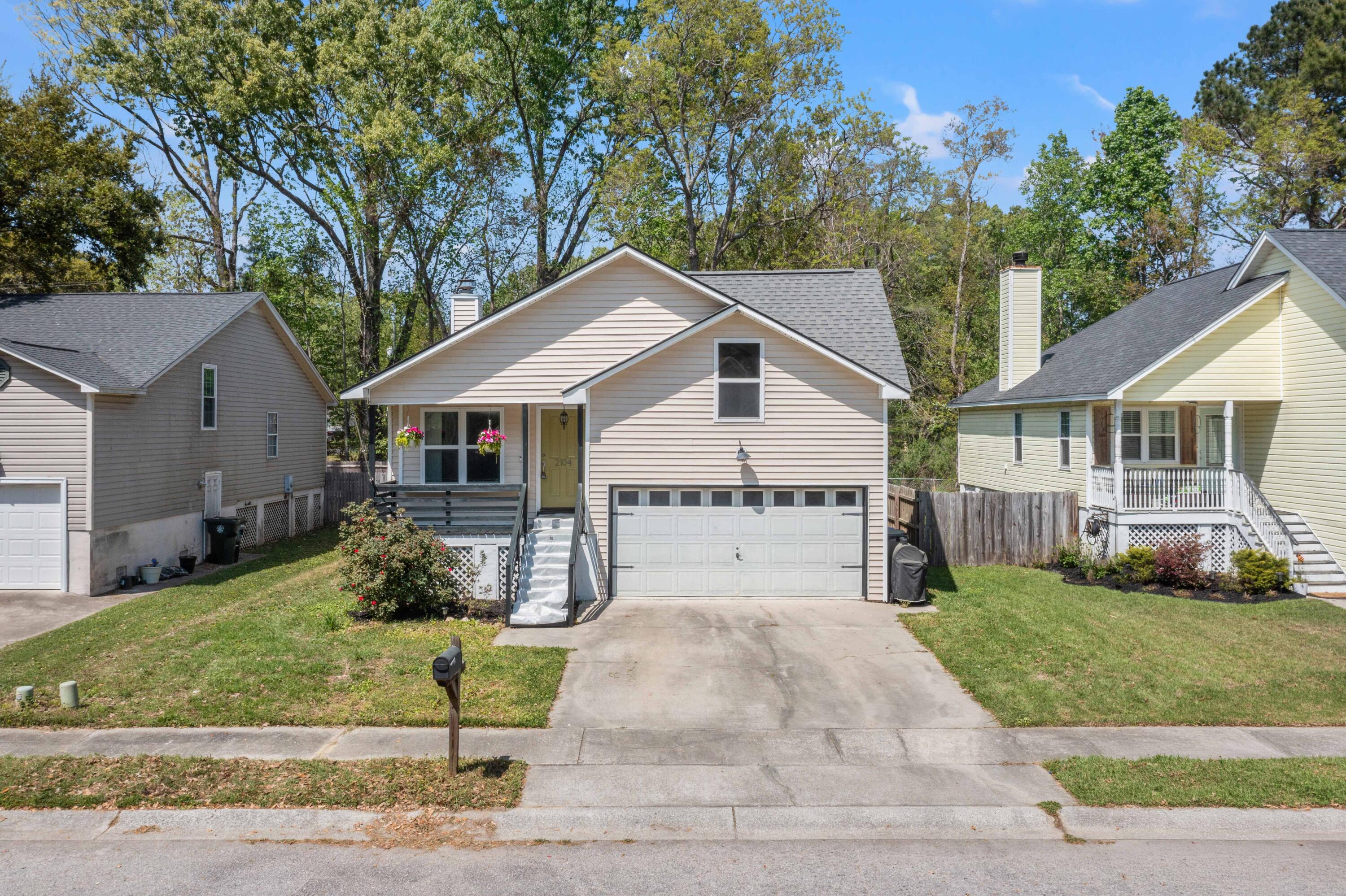 2104 Razorback Lane