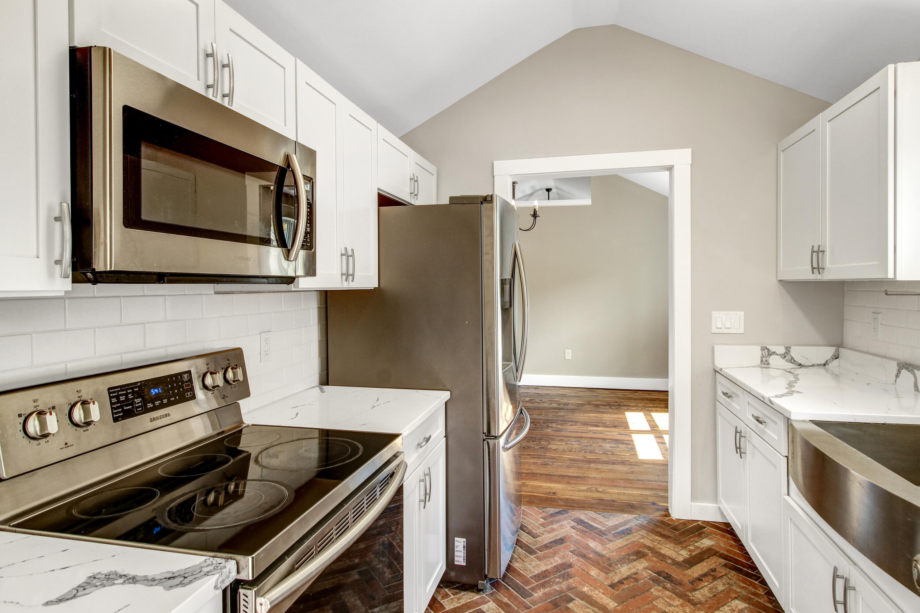 2104 Razorback Lane