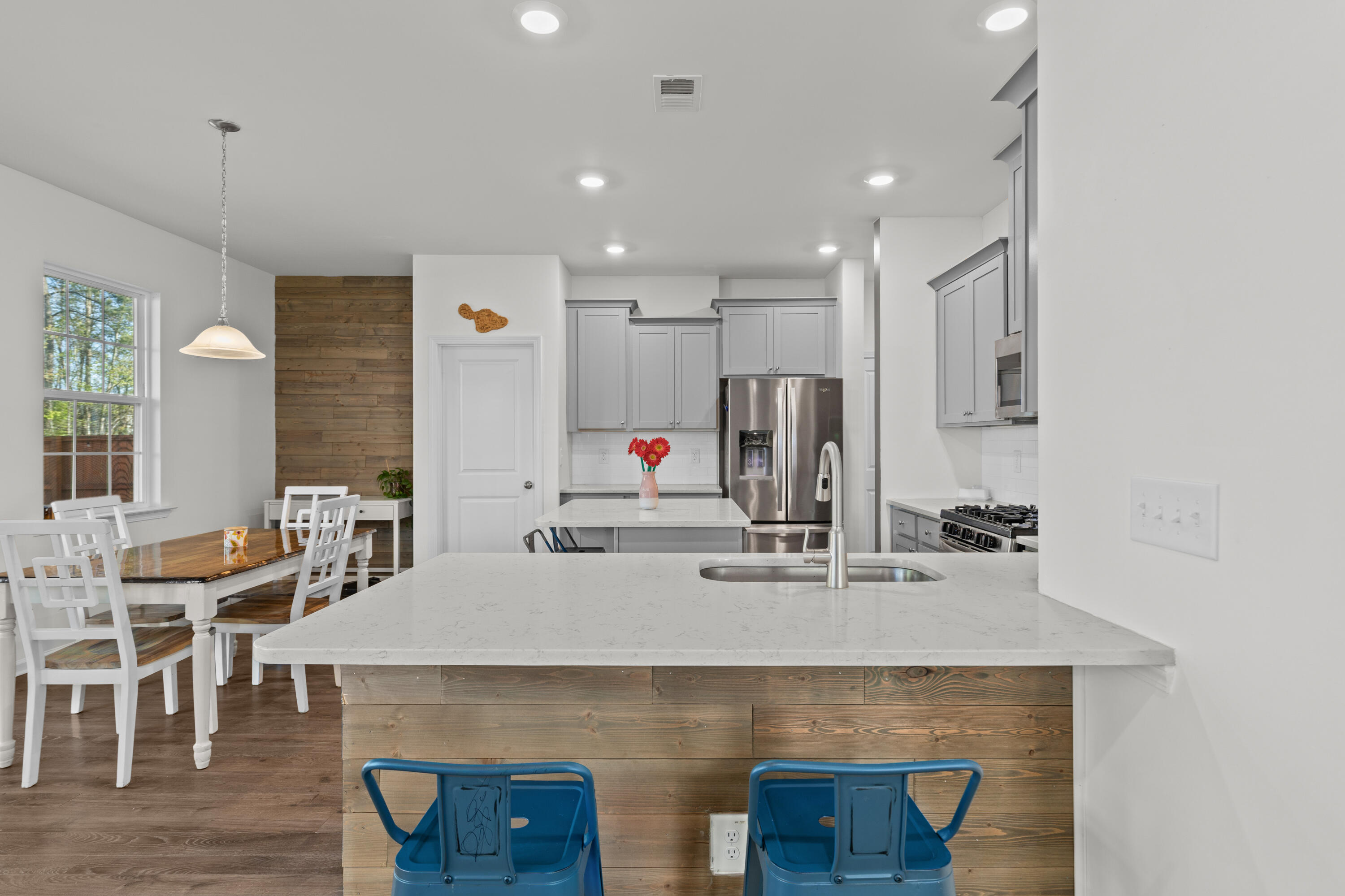 511 Singing Bush Avenue