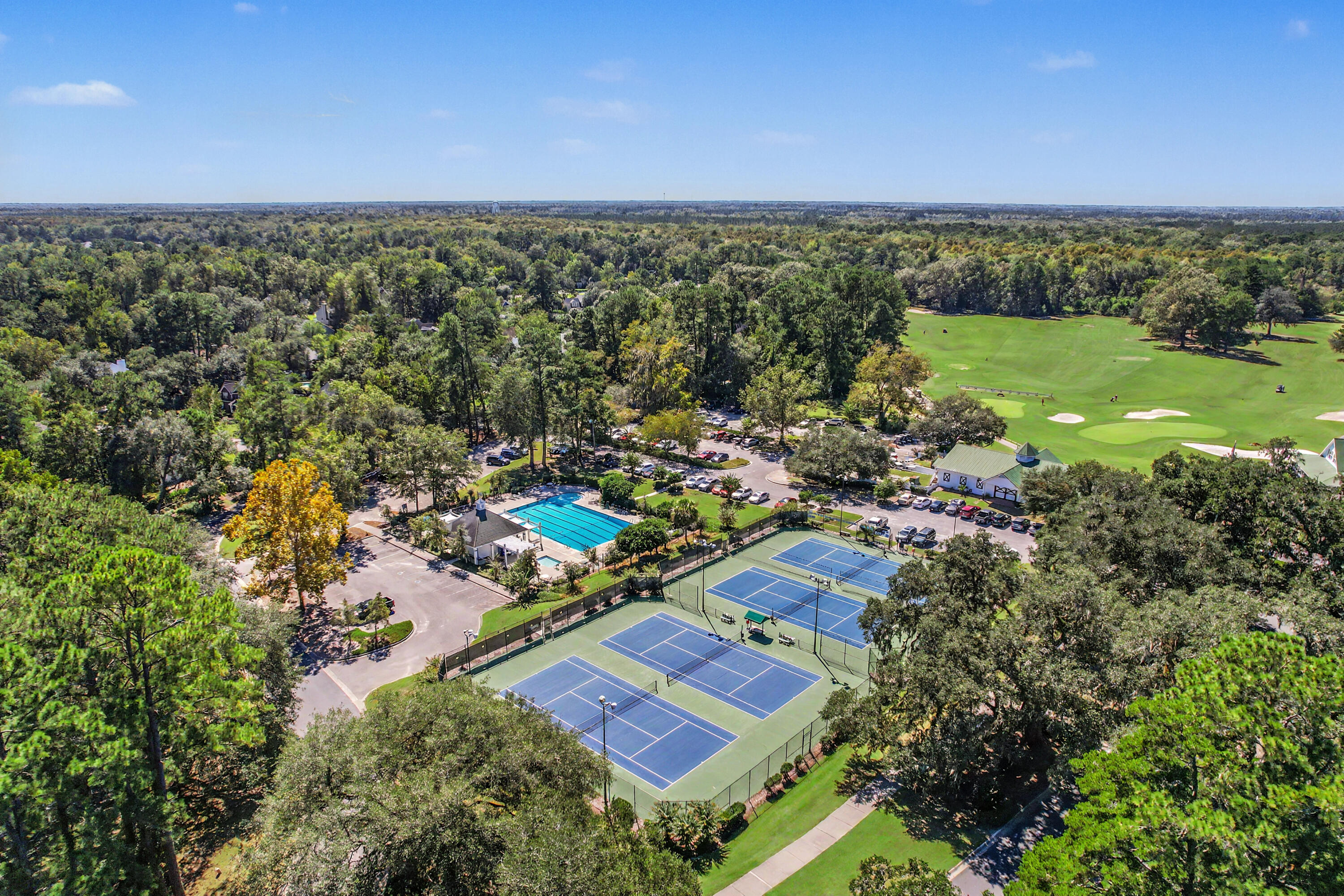 561 Pointe Of Oaks Road