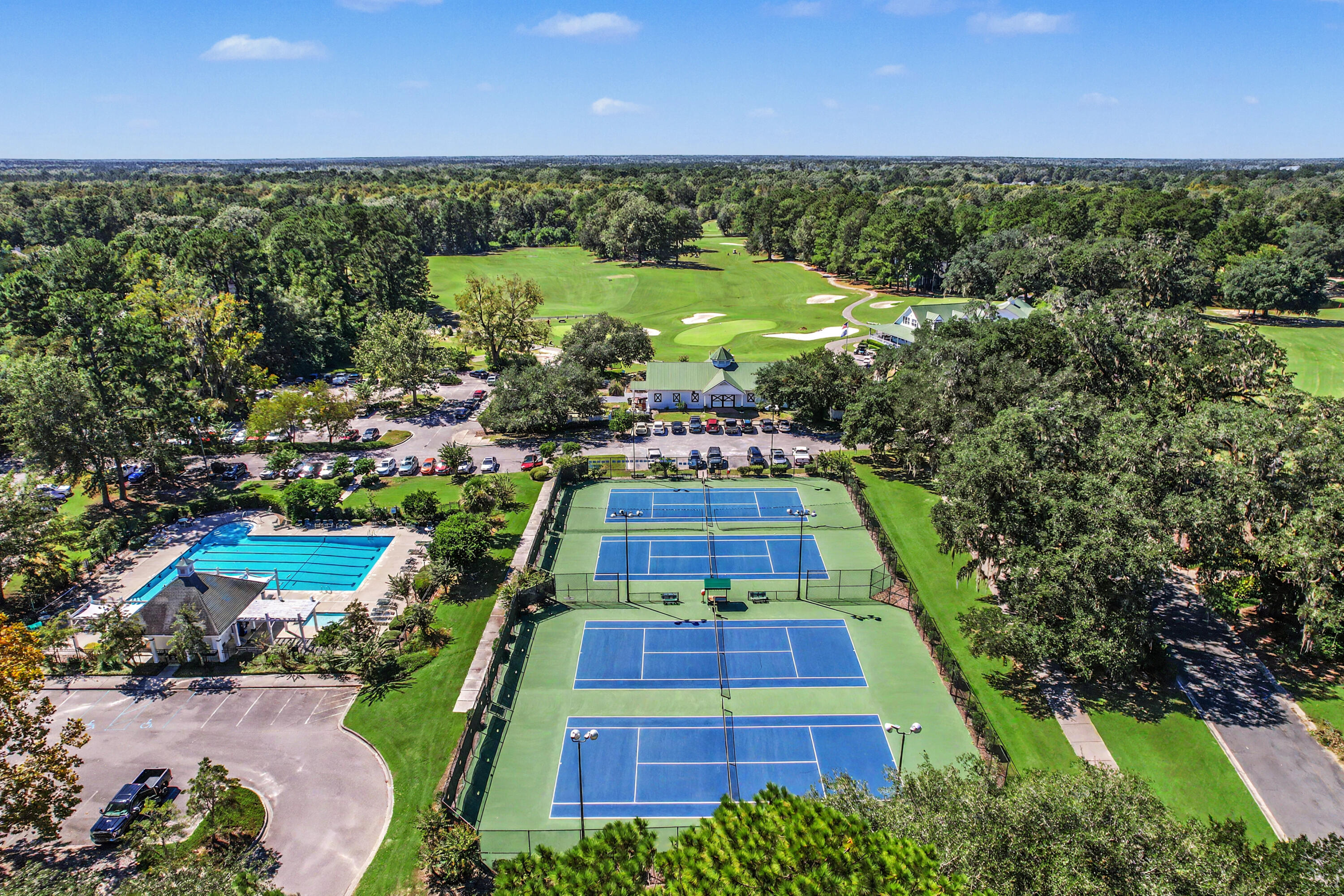 561 Pointe Of Oaks Road