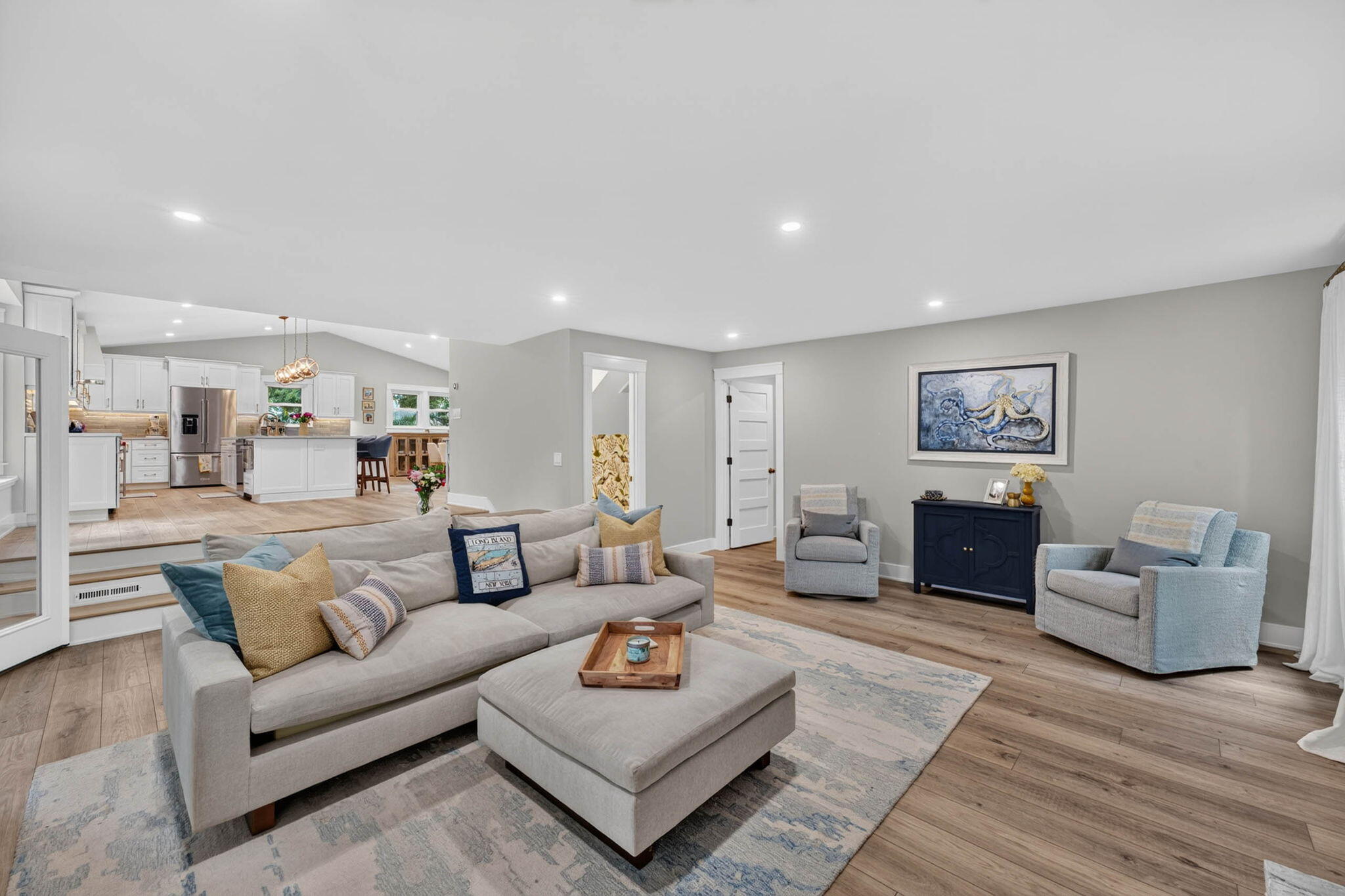 1055 Royalist Road