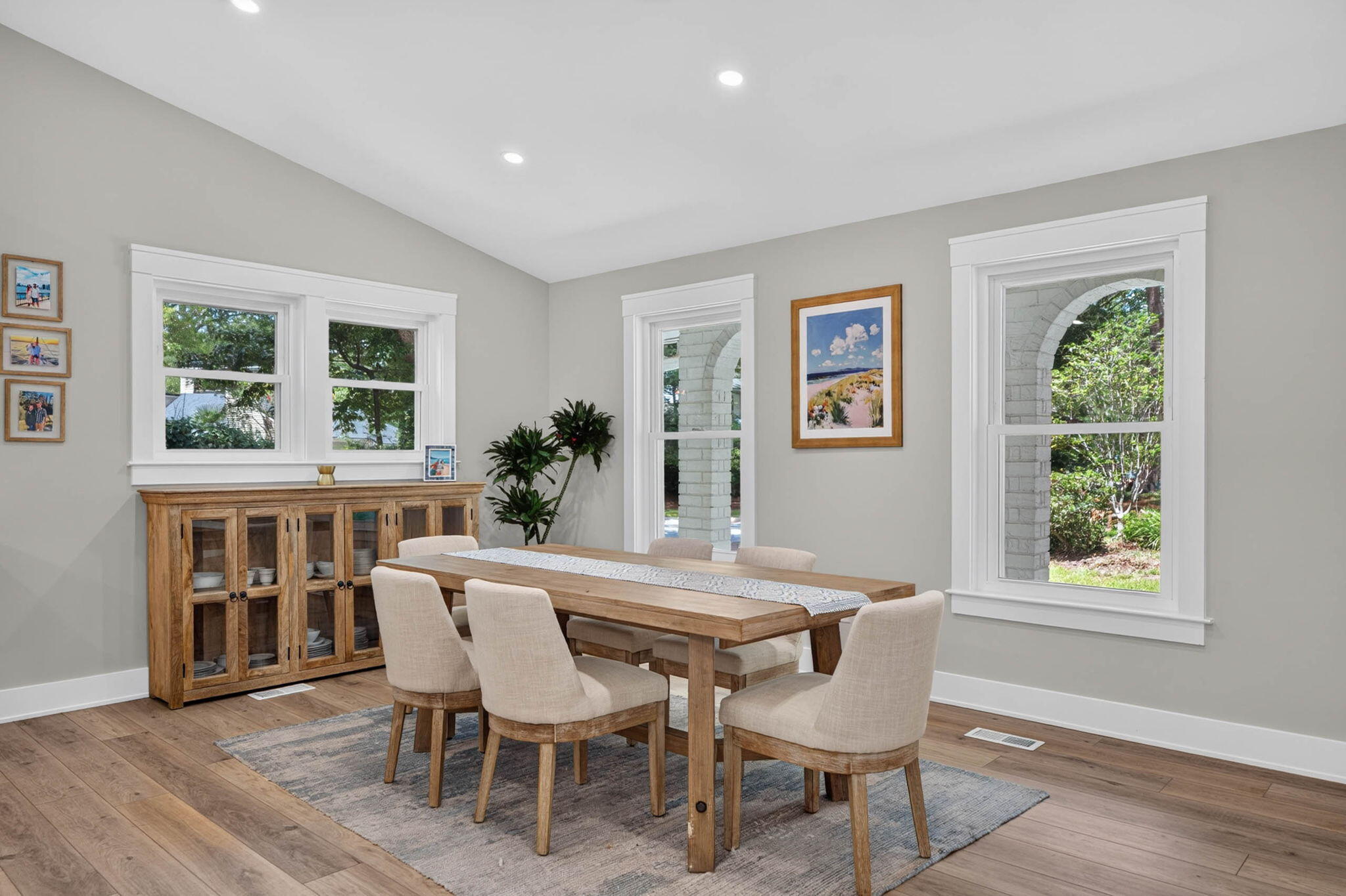 1055 Royalist Road