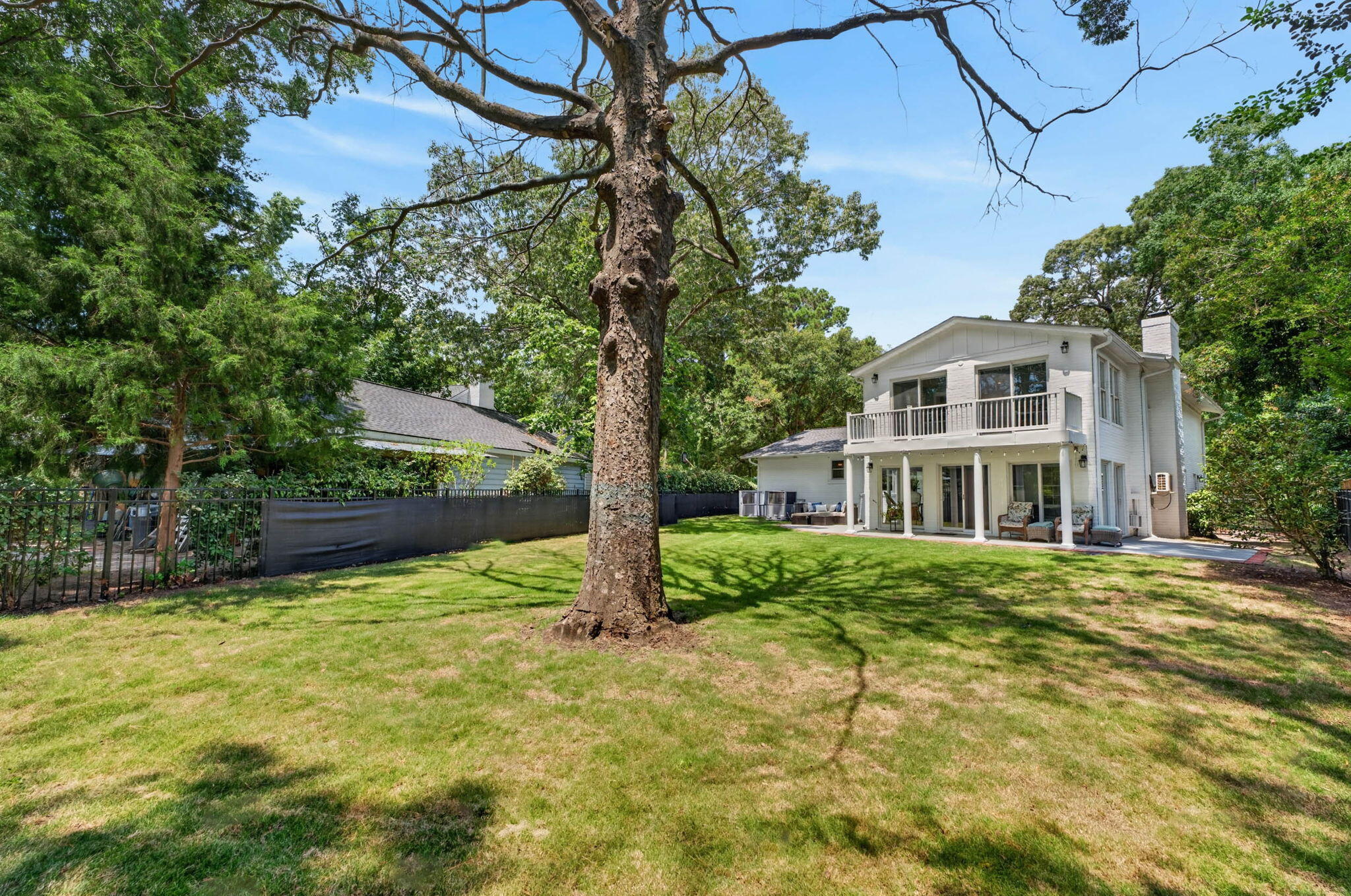 1055 Royalist Road