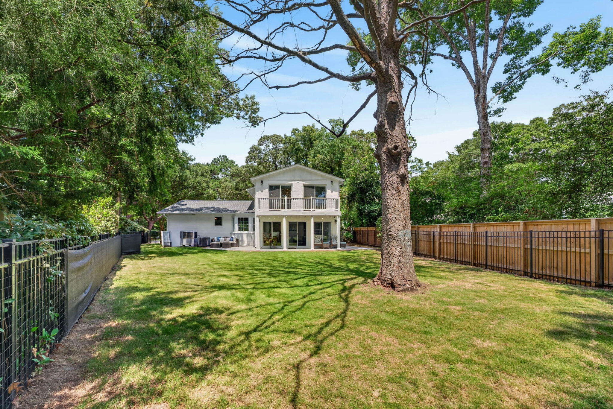 1055 Royalist Road
