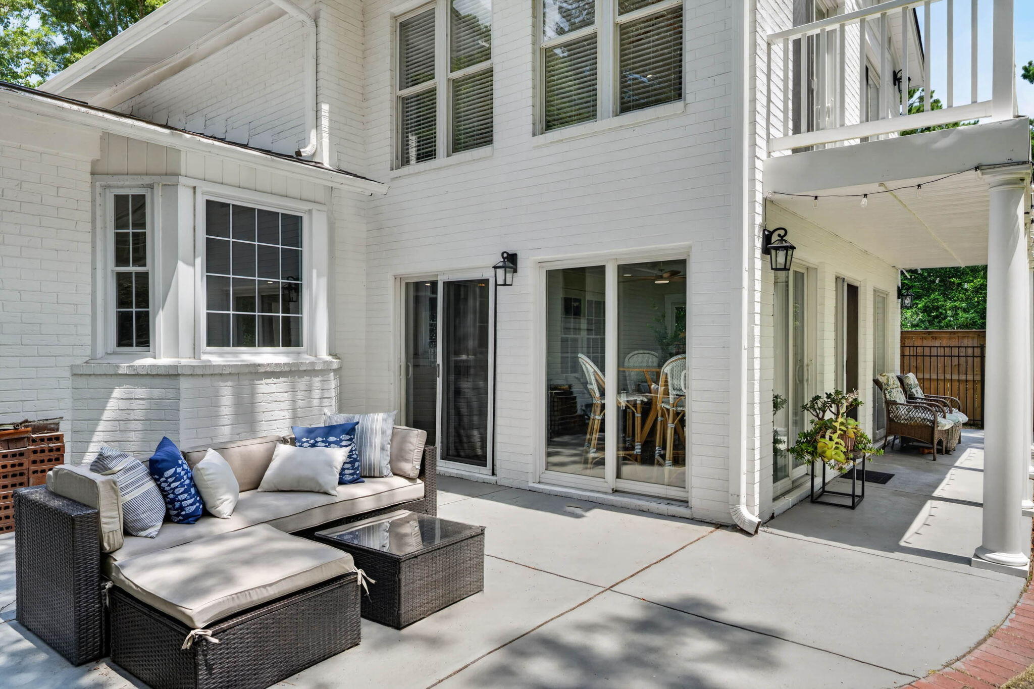 1055 Royalist Road