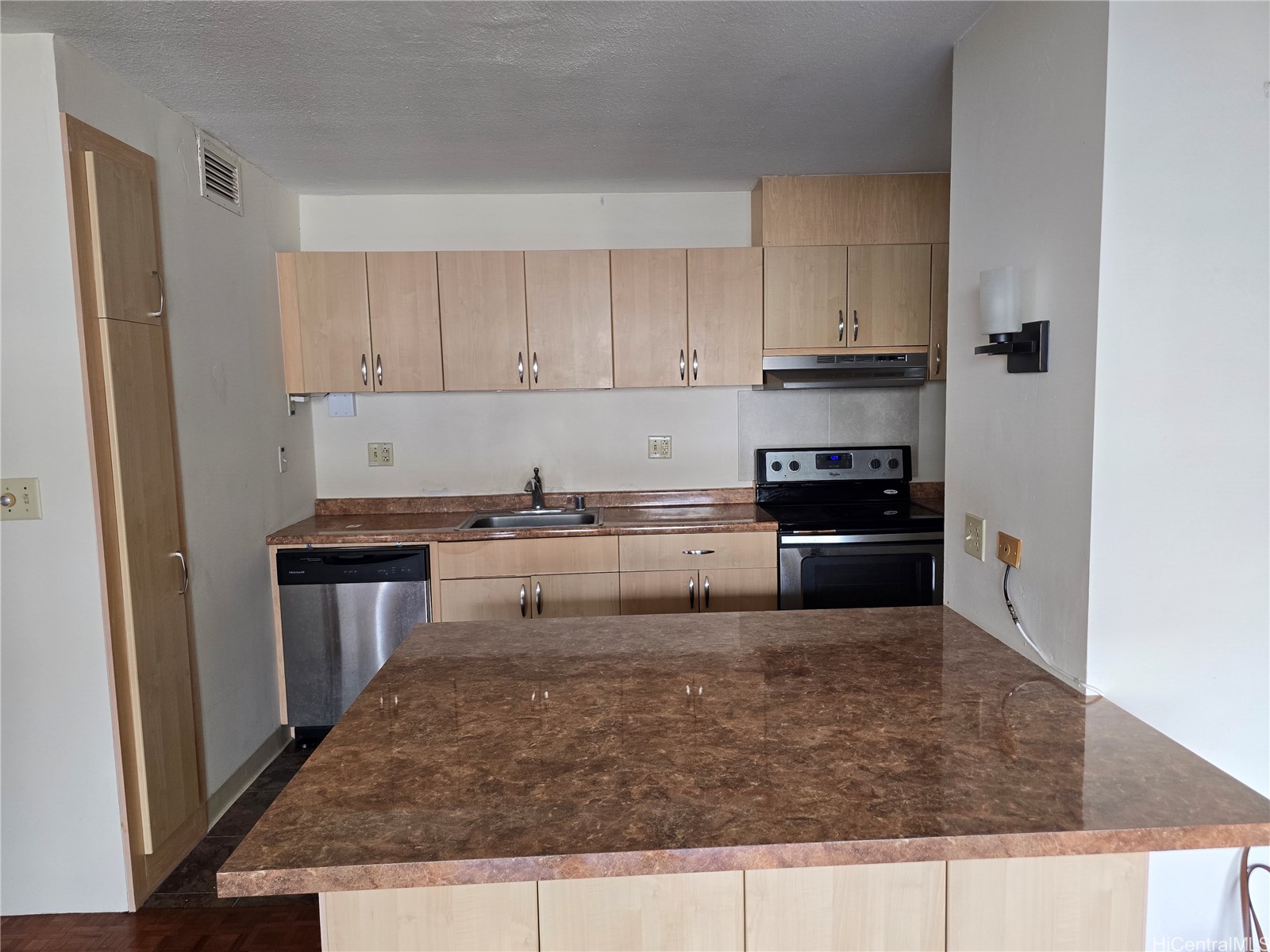 1621 Dole Street 504