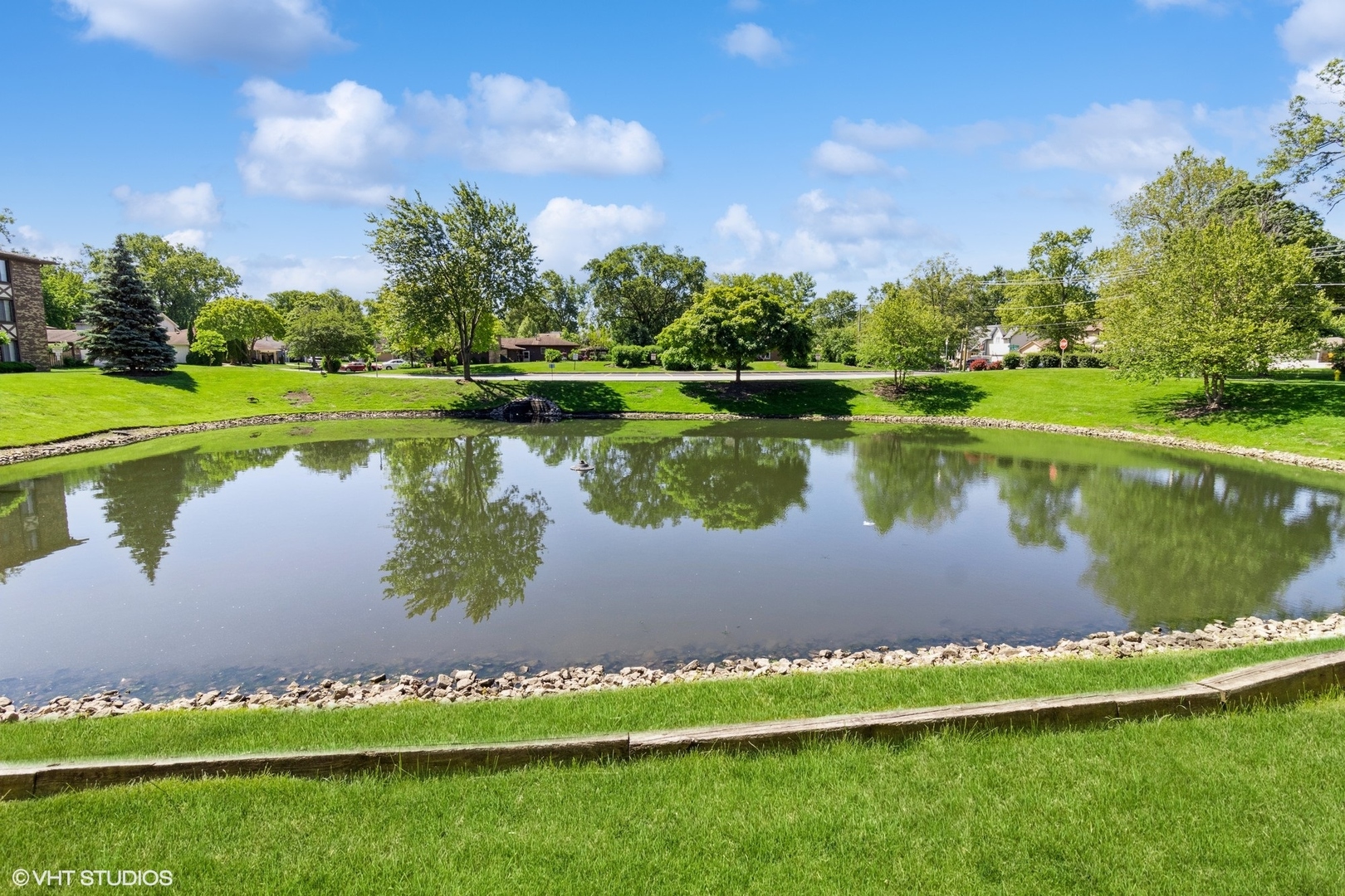 527 Cumnor Road Unit: 105