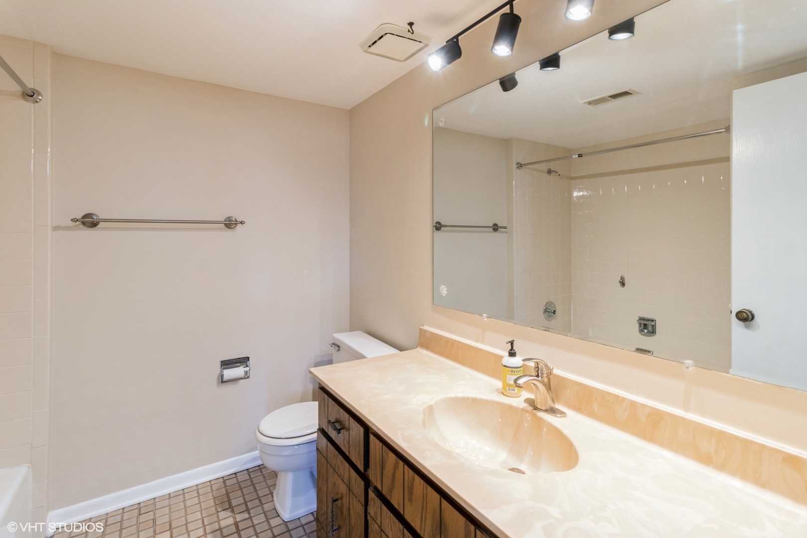 527 Cumnor Road Unit: 105