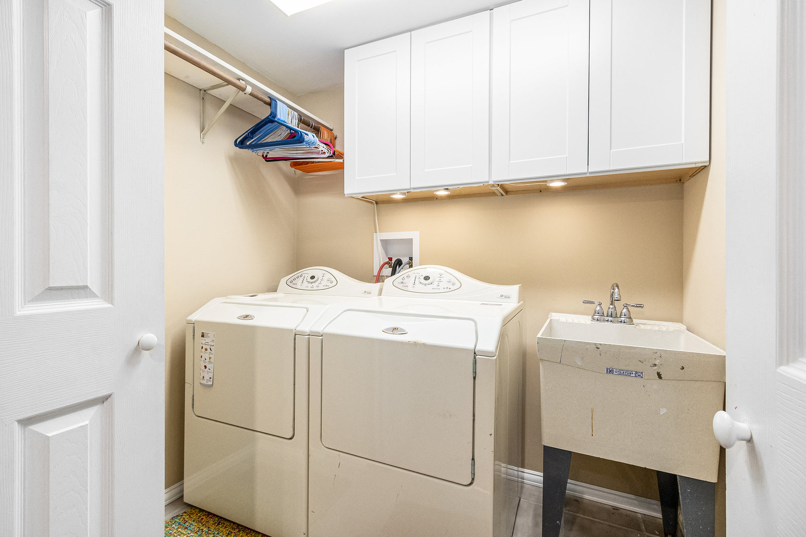 1512 Barrymore Drive Unit: 1512