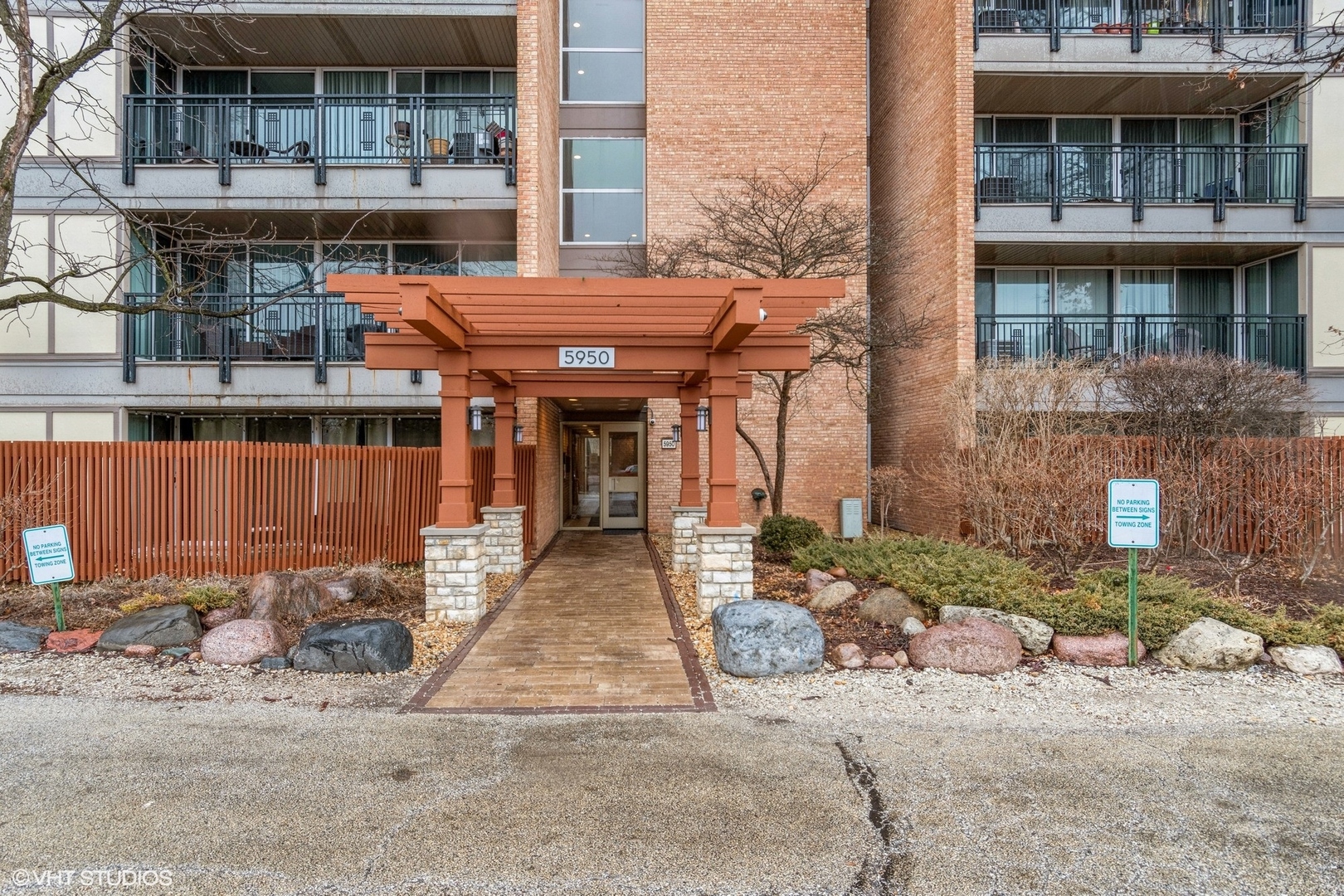 5950 OAKWOOD Drive Unit: 1L