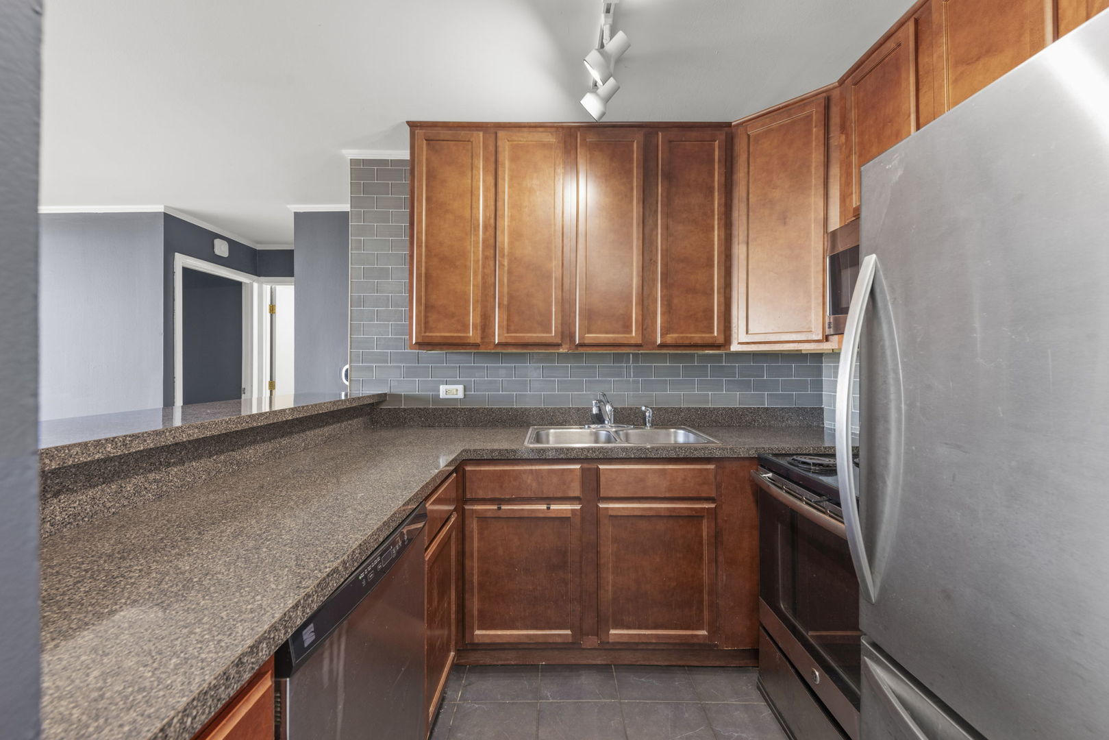 5900 Oakwood Drive Unit: 5F