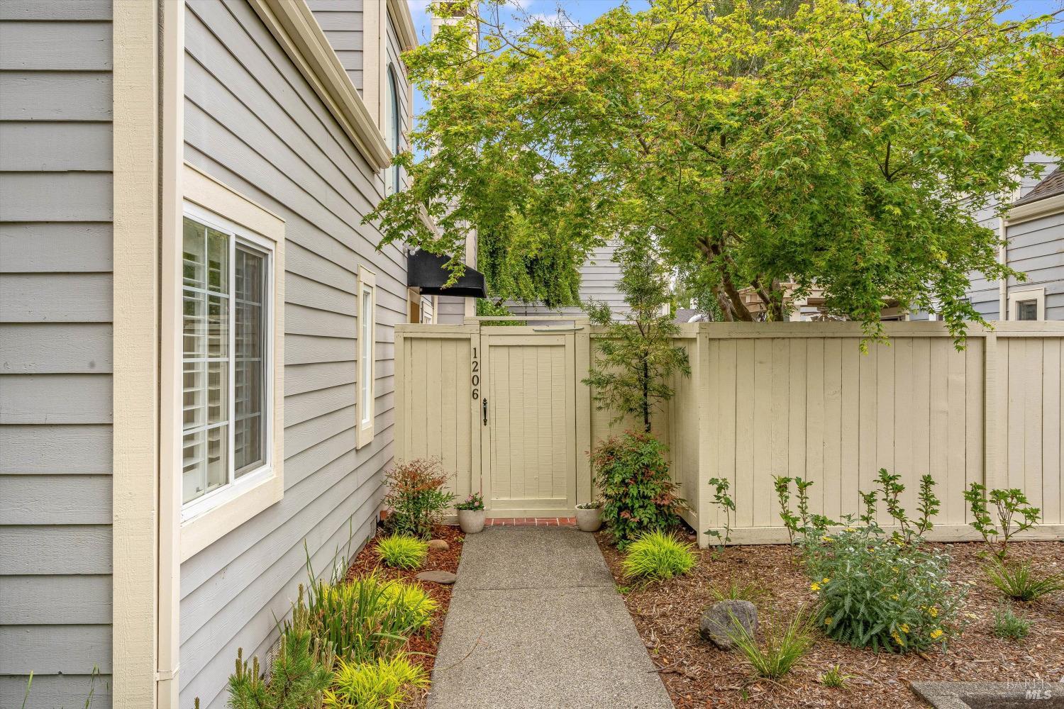 1206 Cayetano Dr